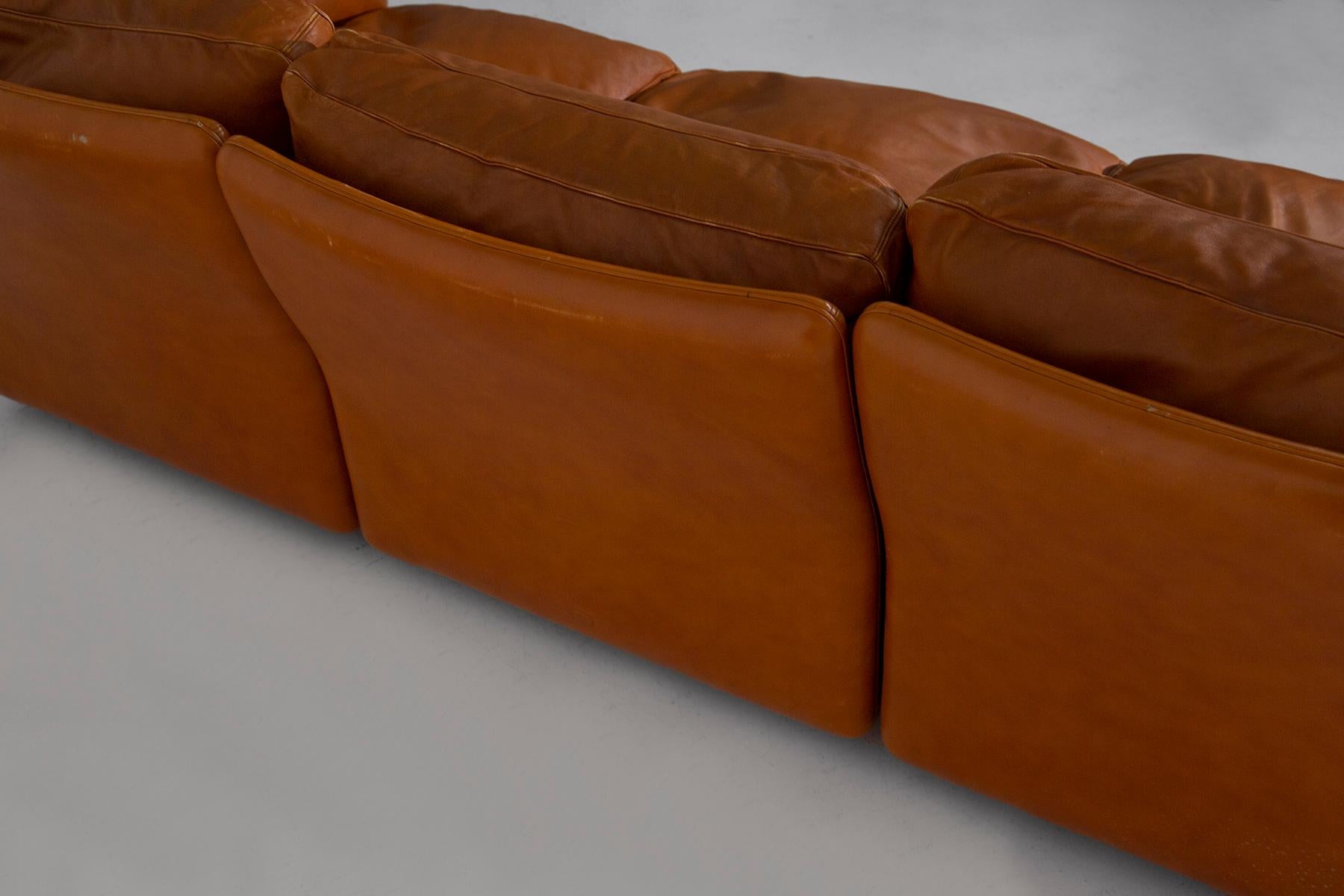 Frau Italian leather sofa by Tito Agnoli, Poppy model For Sale 4