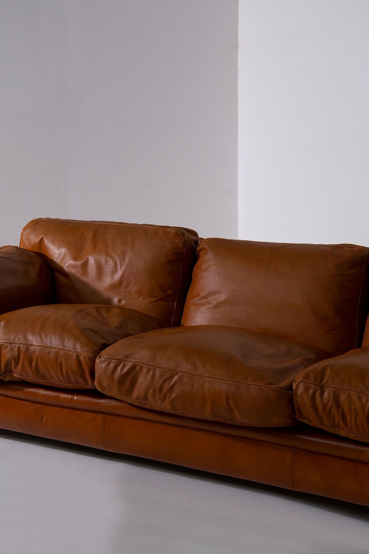 Leather Frau Italian leather sofa by Tito Agnoli, Poppy model For Sale
