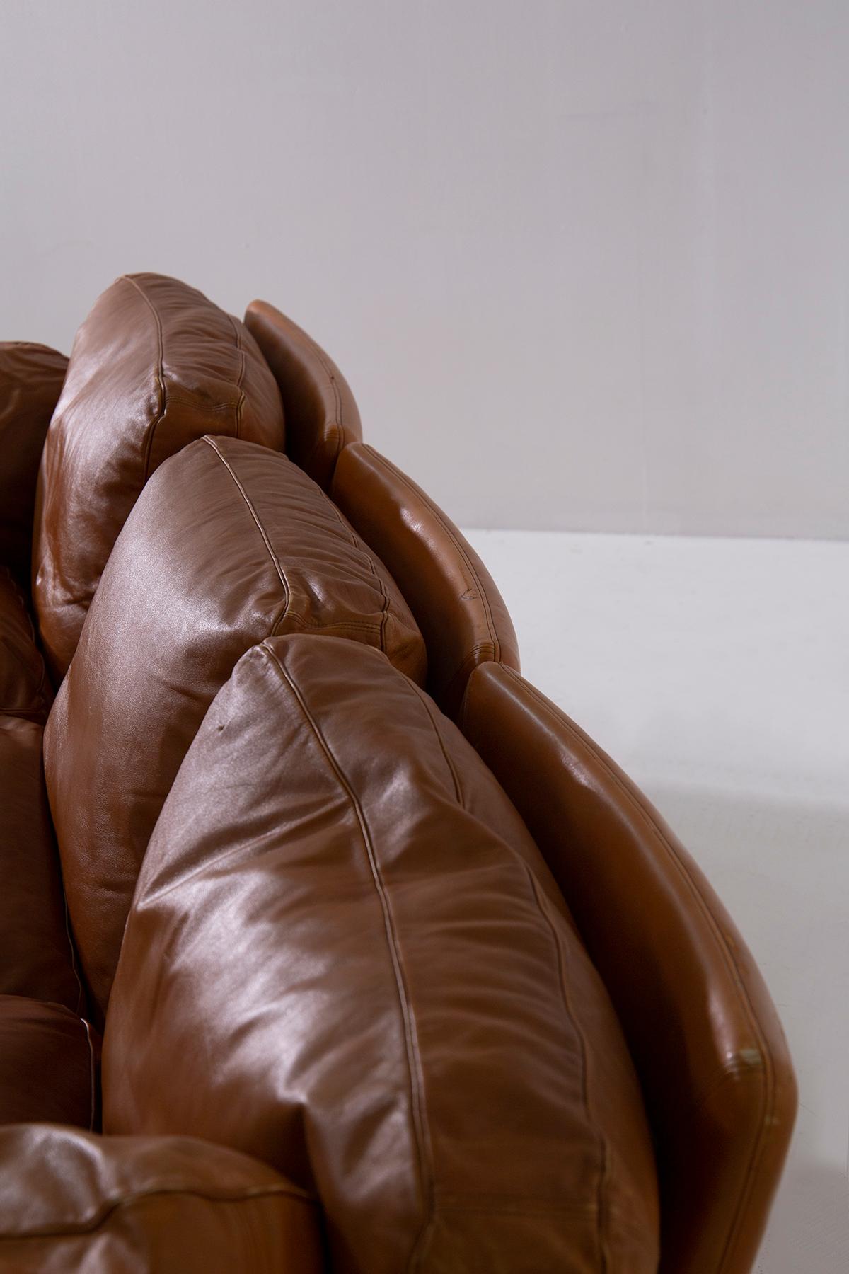 Frau Italian leather sofa by Tito Agnoli, Poppy model For Sale 3