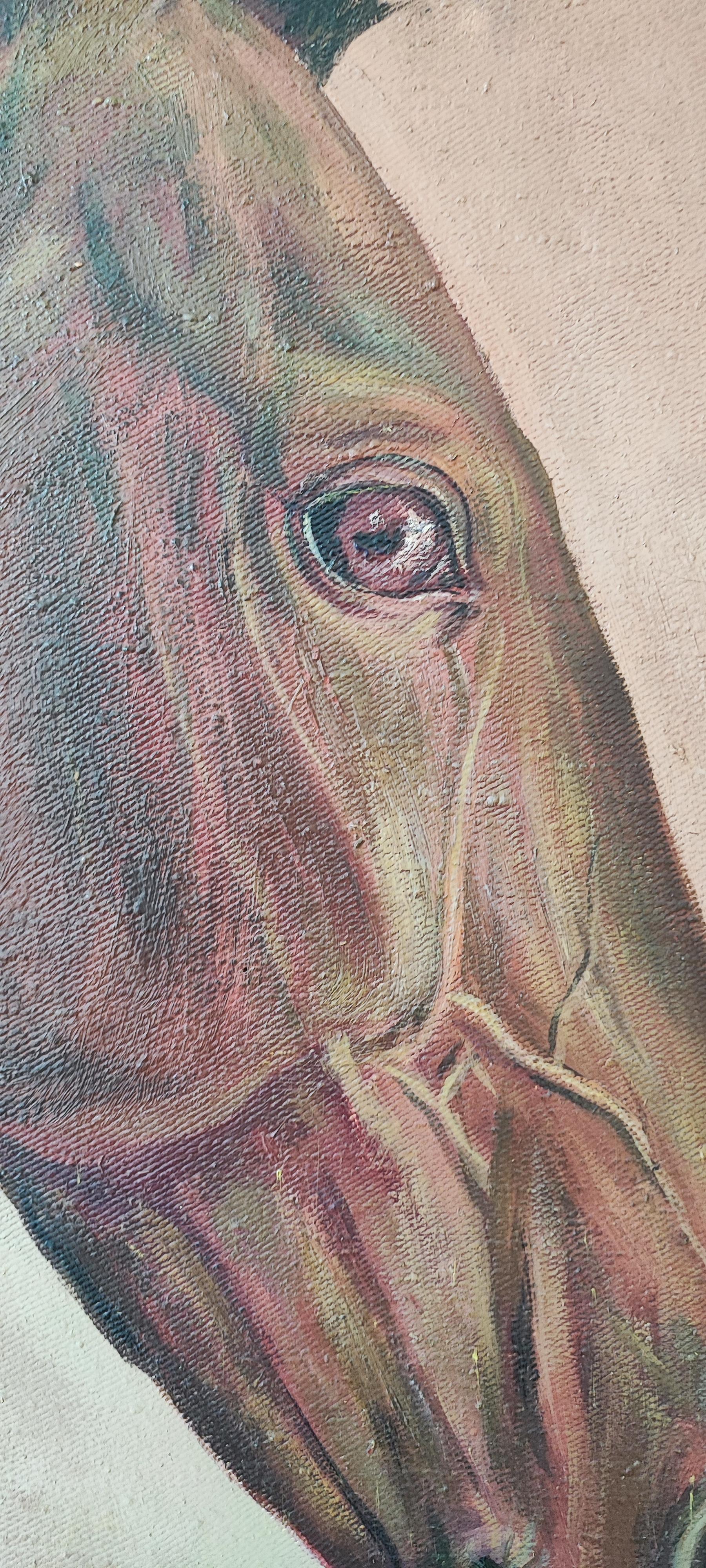 Lavori su tela
Dimensioni con cornice: 85 x 70 x 4 cm
Questo dipinto accattivante presenta uno studio meticoloso del profilo di un cavallo, evidenziandone la nobiltà e la forza. La palette di colori, dominata dai toni del marrone e della terra,