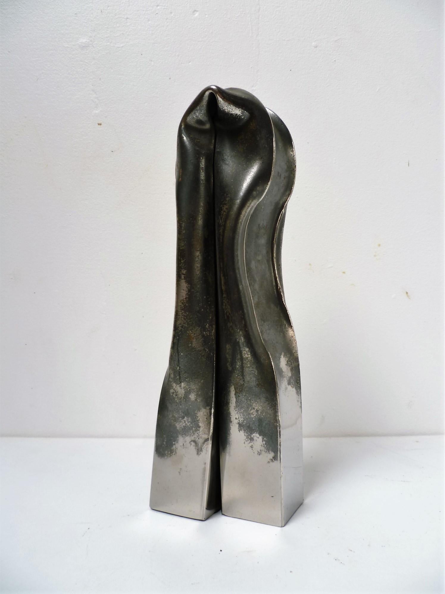 Zeitgenössische Kunst von Frdrick Mazoir - Magmatisme 06 (Grau), Figurative Sculpture, von Frédérick Mazoir 