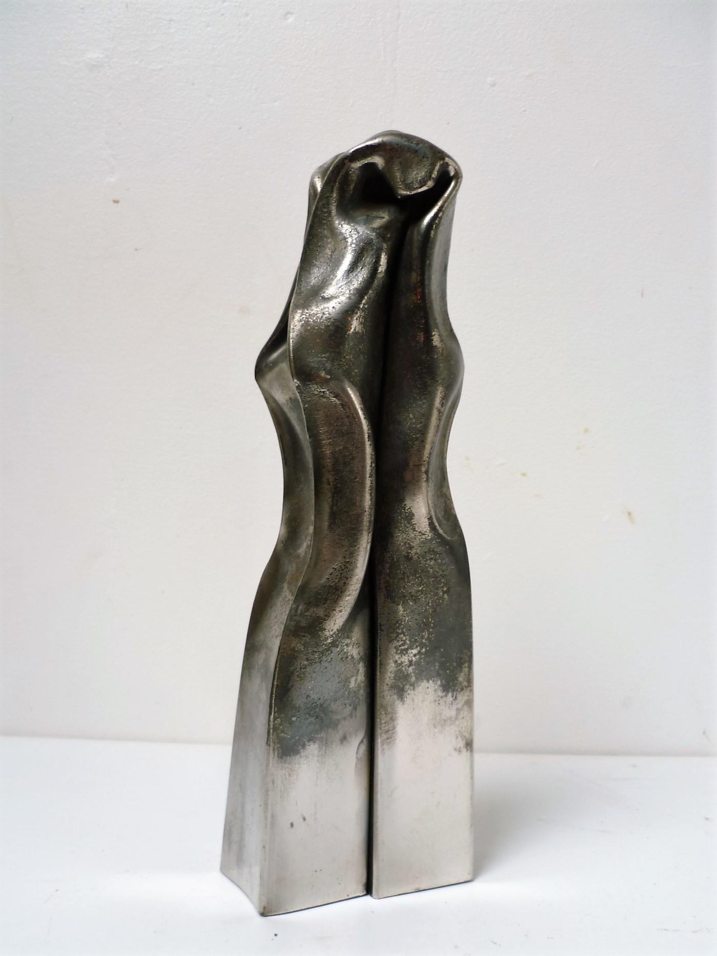 Zeitgenössische Kunst von Frdrick Mazoir - Magmatisme 07 (Grau), Figurative Sculpture, von Frédérick Mazoir 