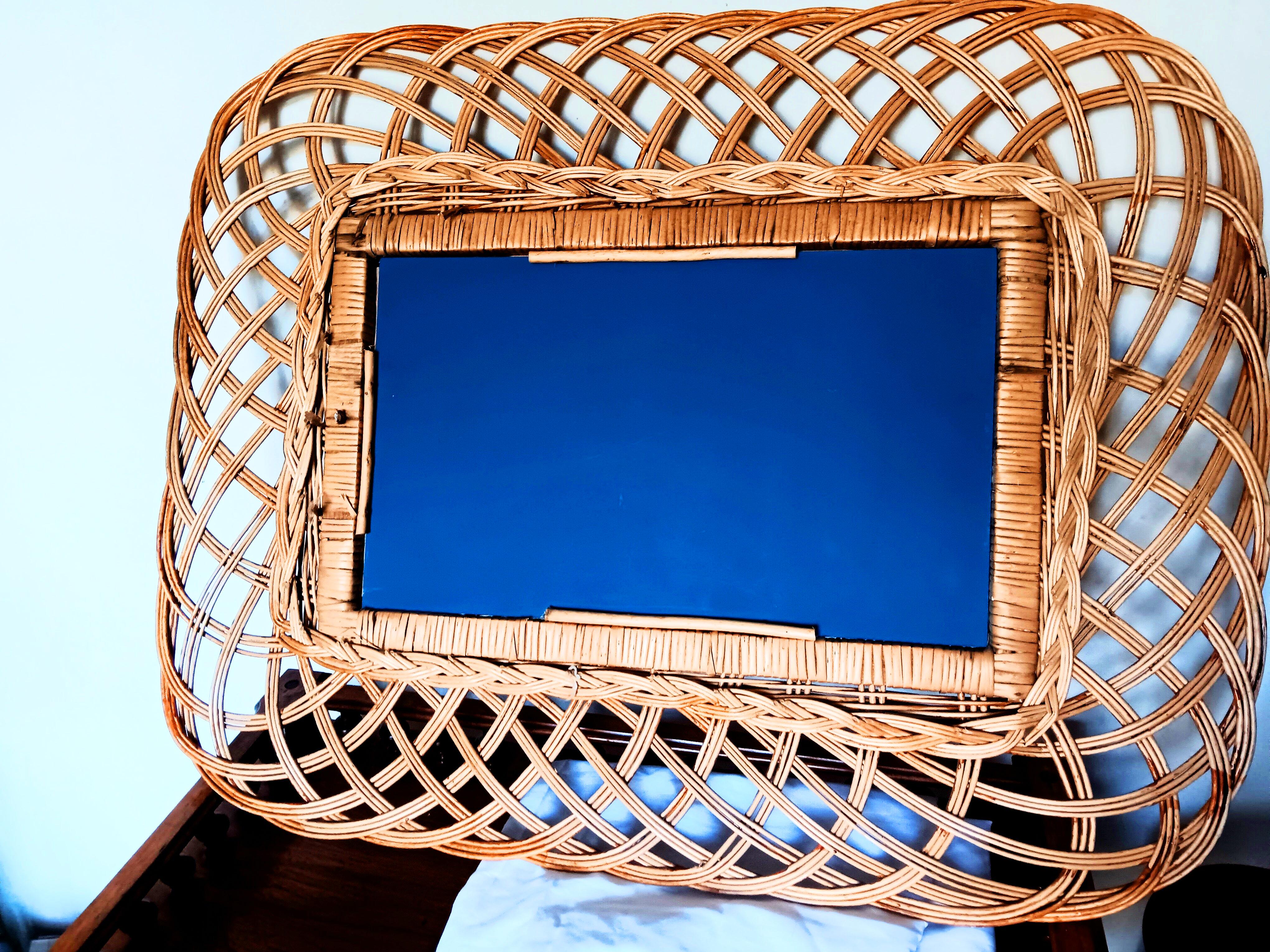 Großer Spiegel Frech Riviere Stil Natürliche Farbe Rattan Mitte des 20. Jahrhunderts Italien 50er Jahre (Italienisch) im Angebot