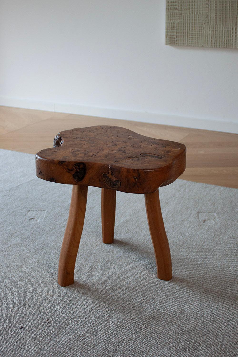 Frechn hand made burl wood low table with 4 burl wood stools For Sale 9