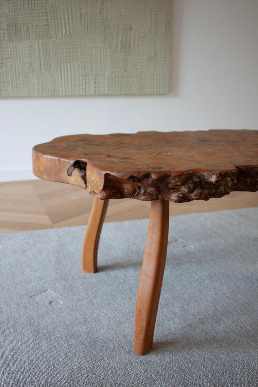 French Frechn hand made burl wood low table with 4 burl wood stools For Sale