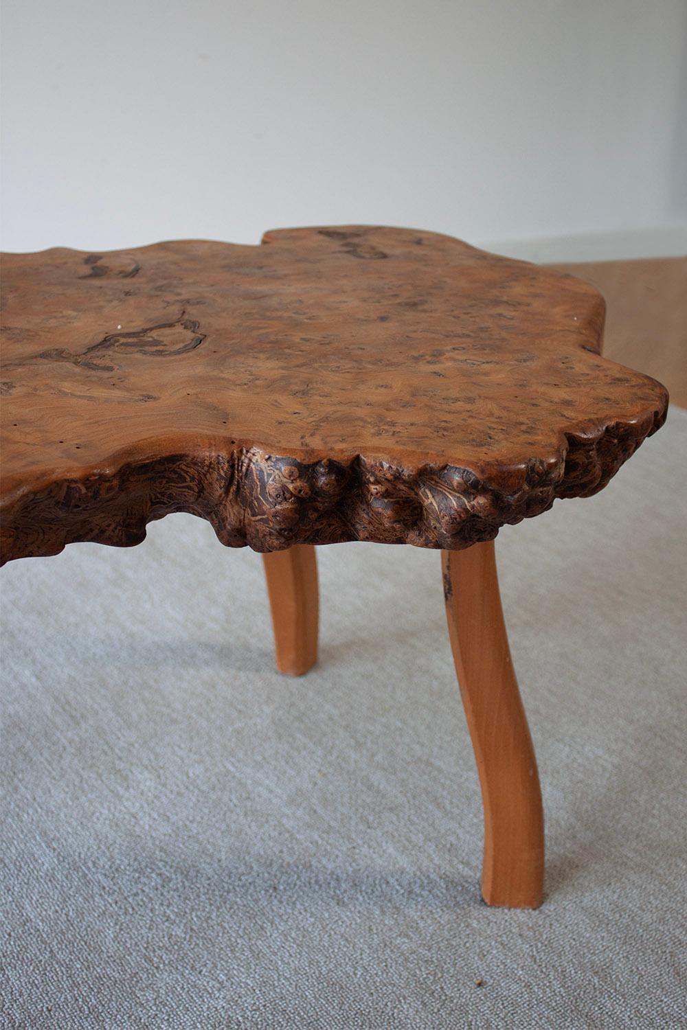 20th Century Frechn hand made burl wood low table with 4 burl wood stools
