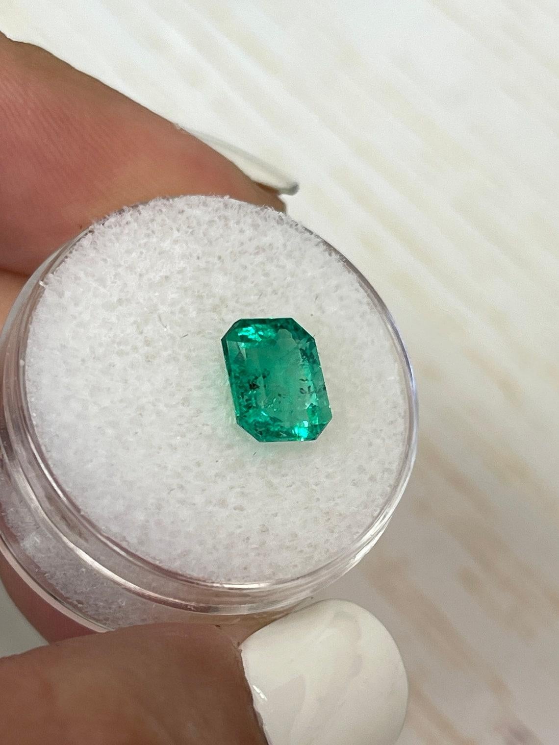 Esmeralda colombiana verde azulada pecosa talla esmeralda de 2,12 quilates - Mayo en Nuevo estado para la venta en Jupiter, FL