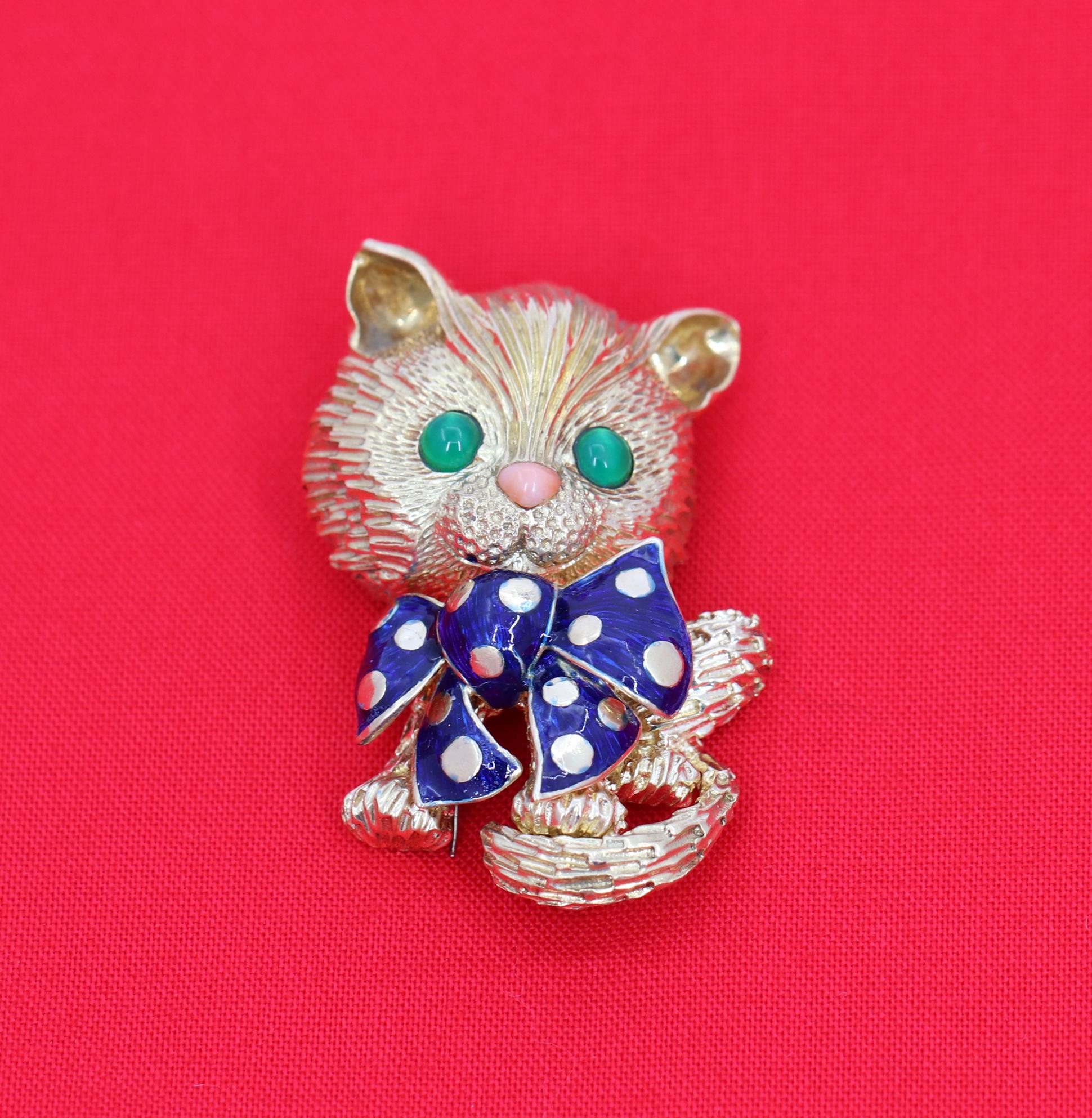 Fred Cat Brooch with Chrysoprase Coral and Enamel In Good Condition In Palm Beach, FL