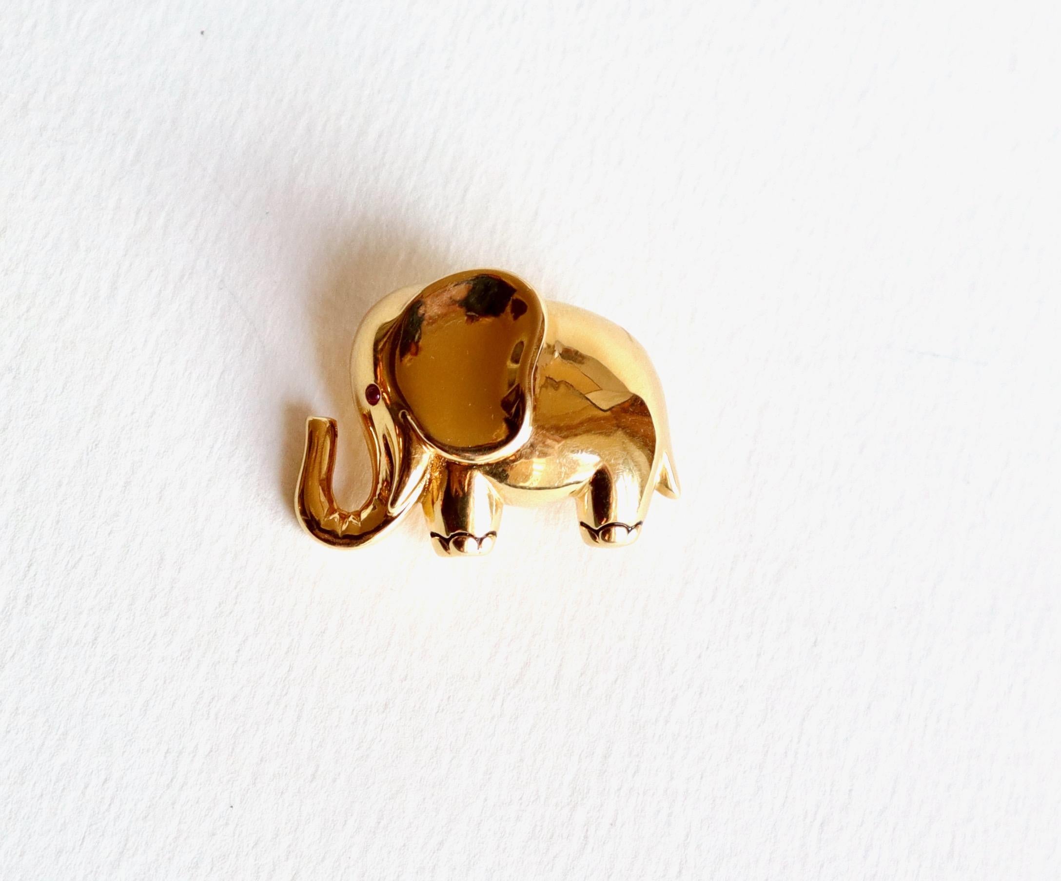 Cabochon Fred Elephant Brooch in 18 Carat Yellow Gold Ruby Enamel For Sale
