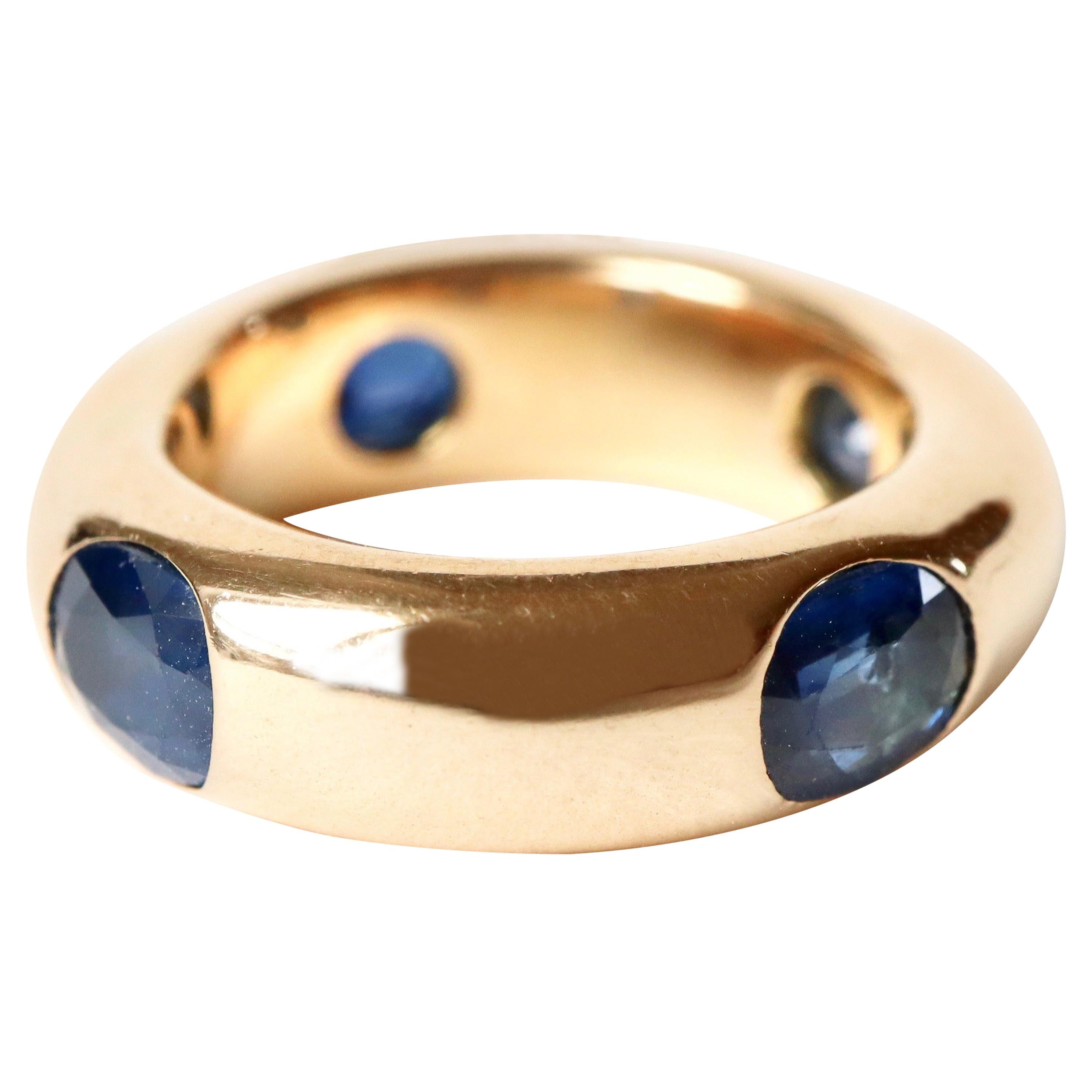 FRED Large Alliance in 18 Carat Yellow Gold Setting 4 Important Sapphires