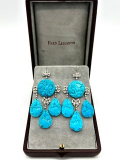 Fred Leighton - Orecchini con diamanti rotondi e turchese intagliato da 1,62 carati