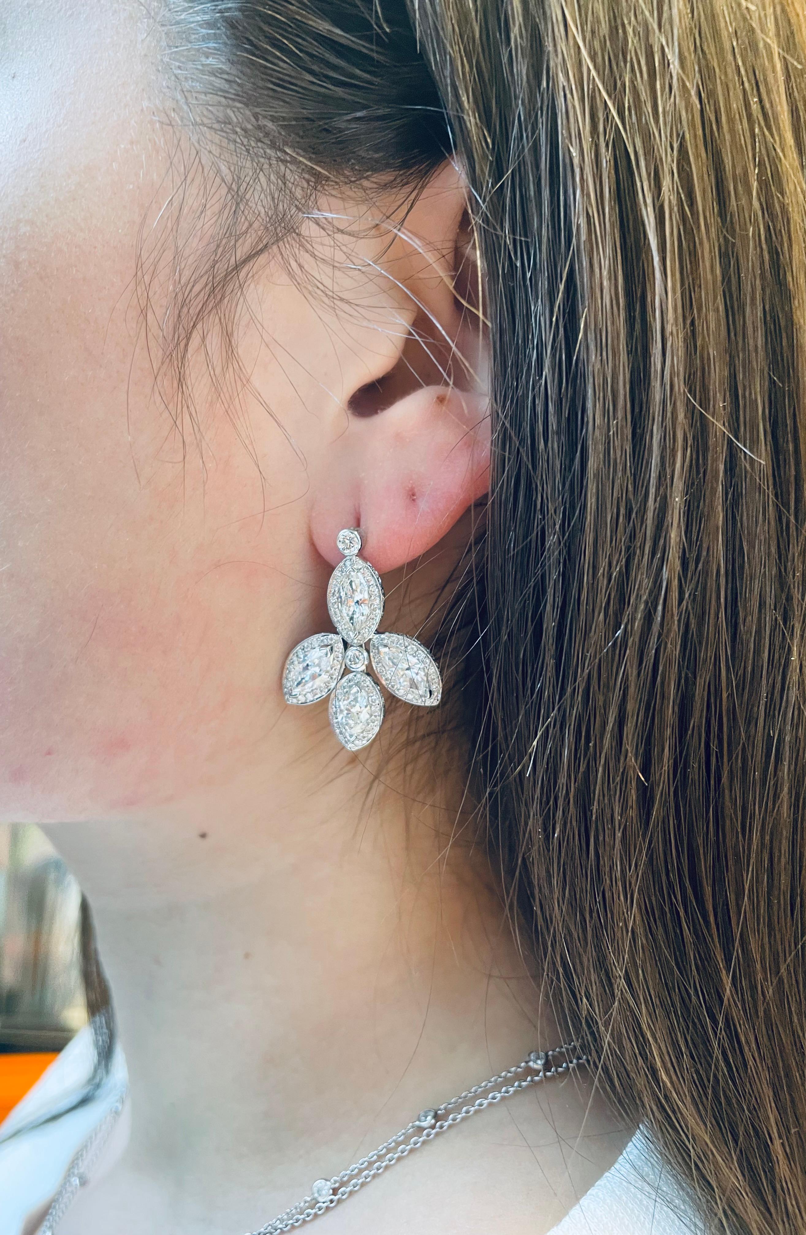 Contemporain Fred Leighton Boucles d'oreilles en goutte à fleurs en diamants taillés en marquise en vente