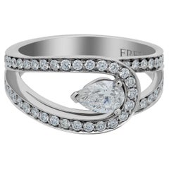 FRED Lovelight Bague de fiançailles en platine avec diamant central en forme de poire, taille 5,25