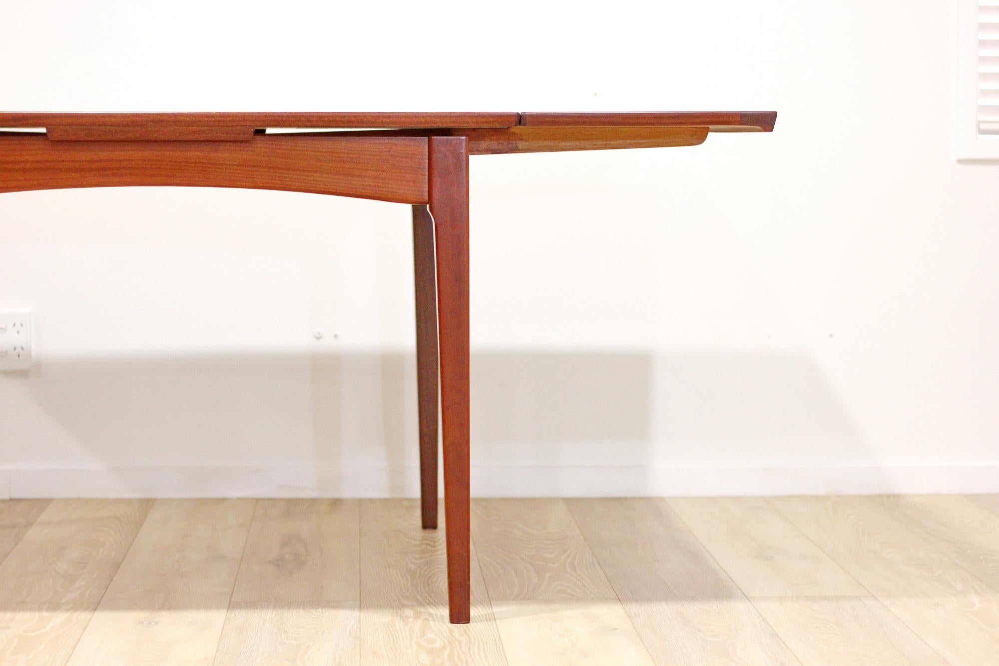 'FRED LOWEN' Mid Century Dining Table in Mint Condition 11