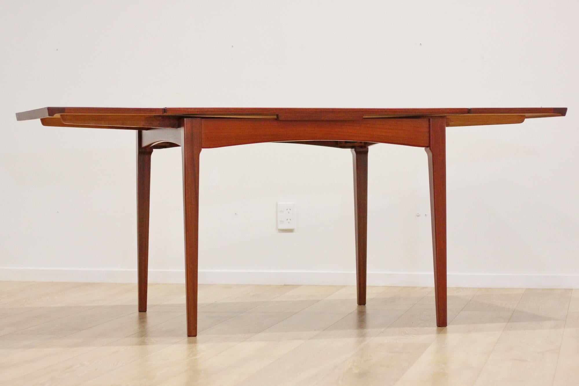 'FRED LOWEN' Mid Century Dining Table in Mint Condition 14
