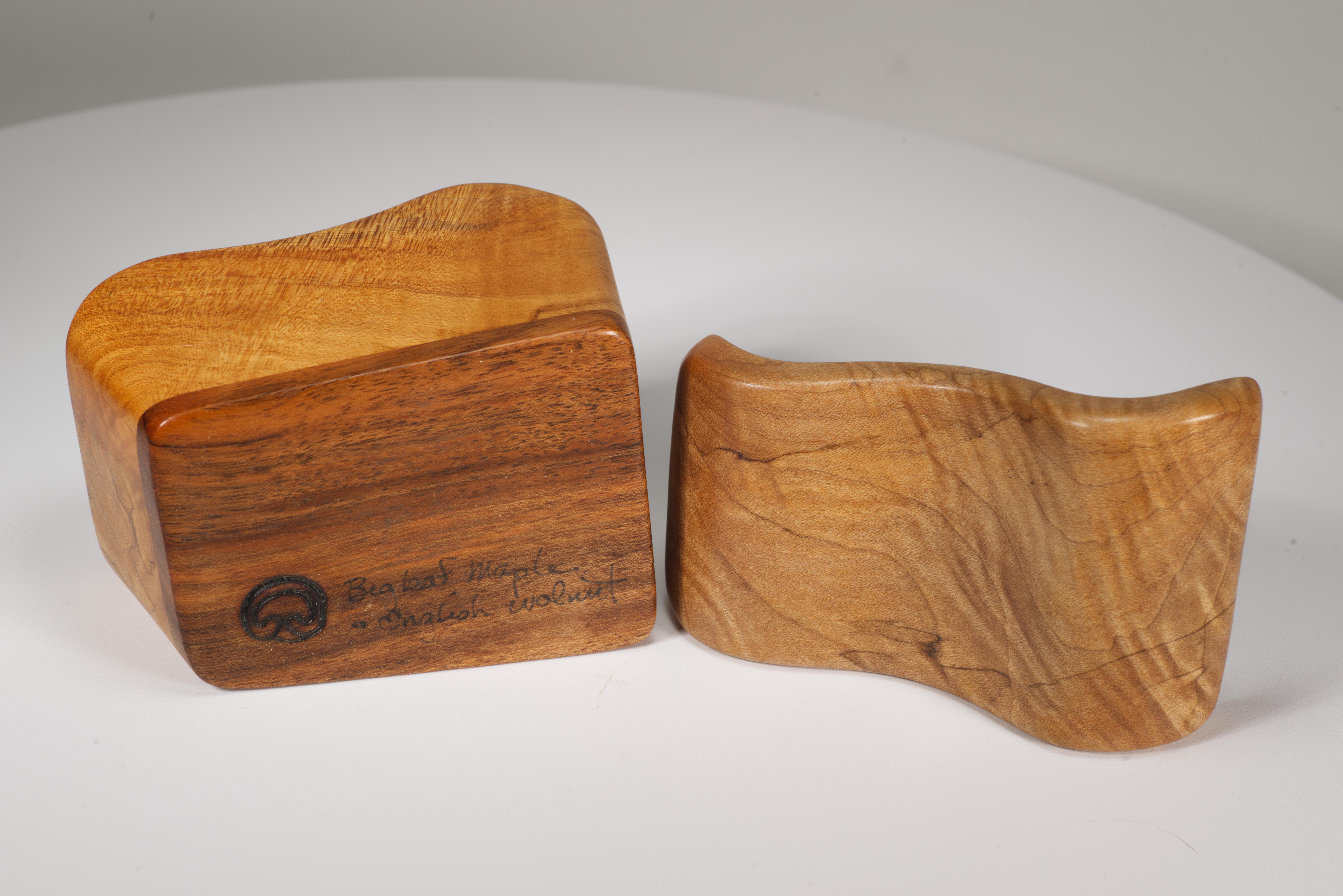 Fred & Marilyn Buss Caja de arce de hoja grande y nogal inglés Arce en venta