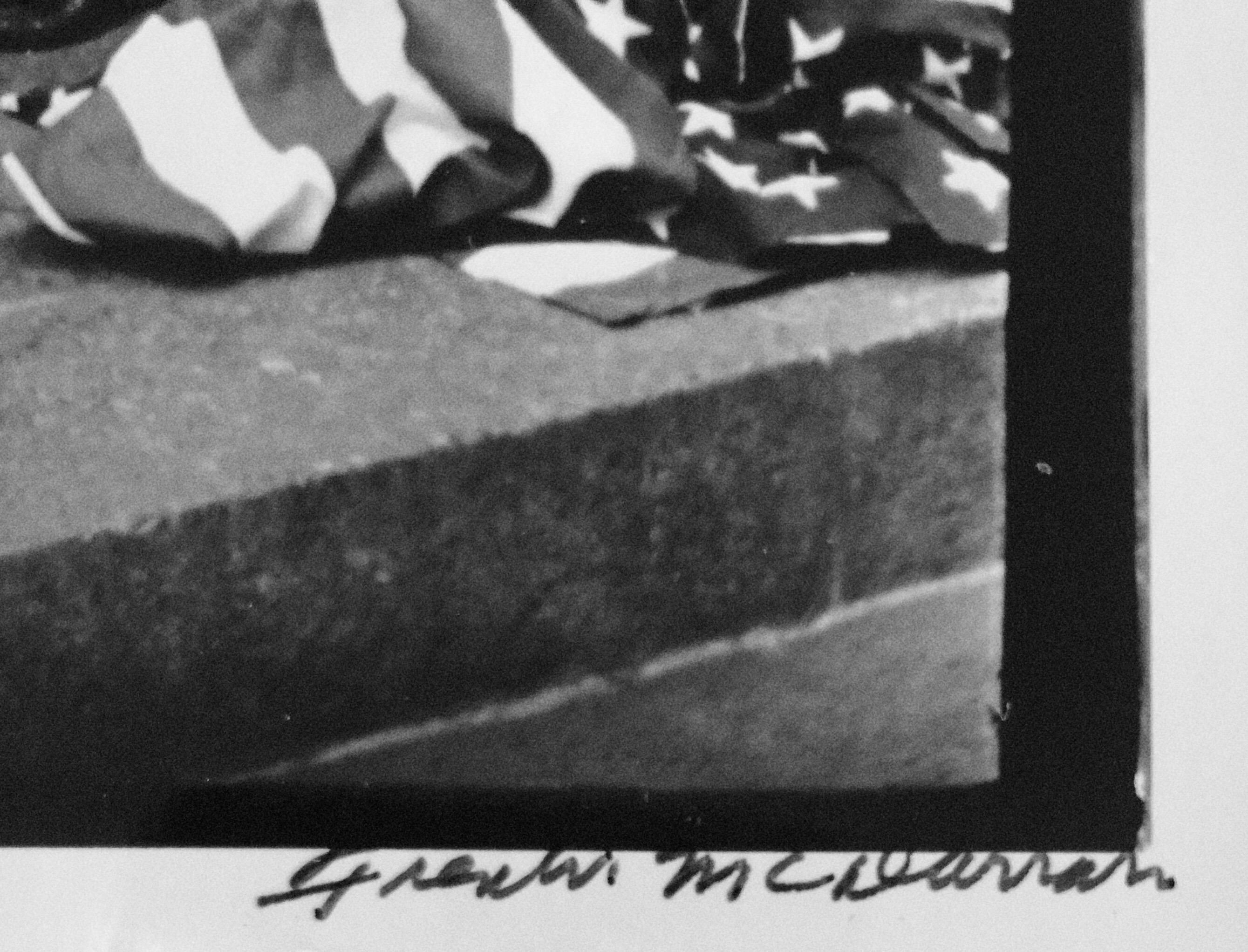 Rara Fotografía Vintage de Gelatina de Plata Yayoi Kusama Desnudos del Día de las Elecciones Foto - Photograph moderno estadounidense de Fred McDarrah