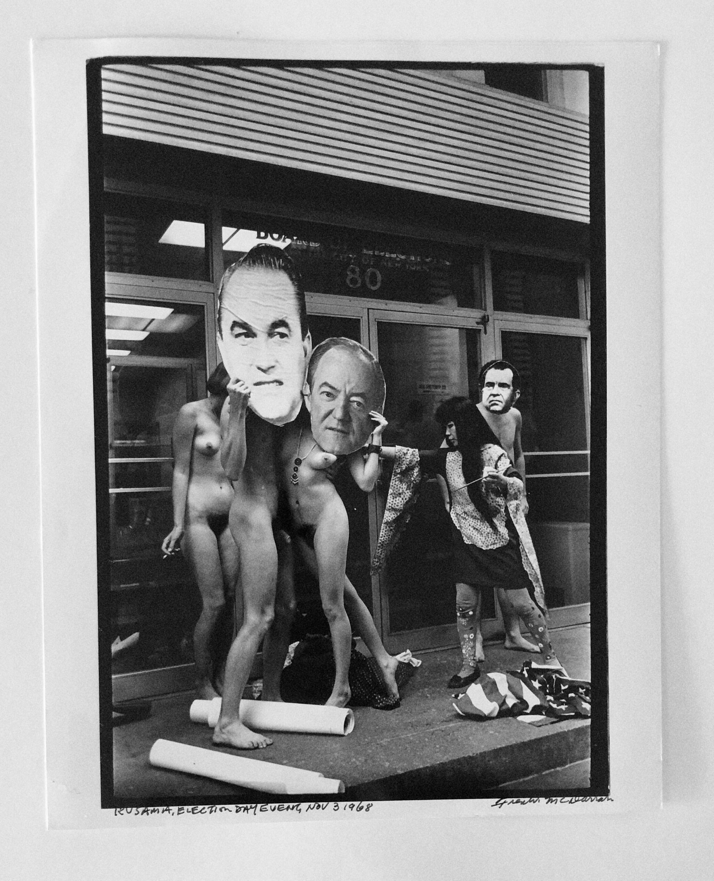 Rara Fotografía Vintage de Gelatina de Plata Yayoi Kusama Desnudos del Día de las Elecciones Foto 3