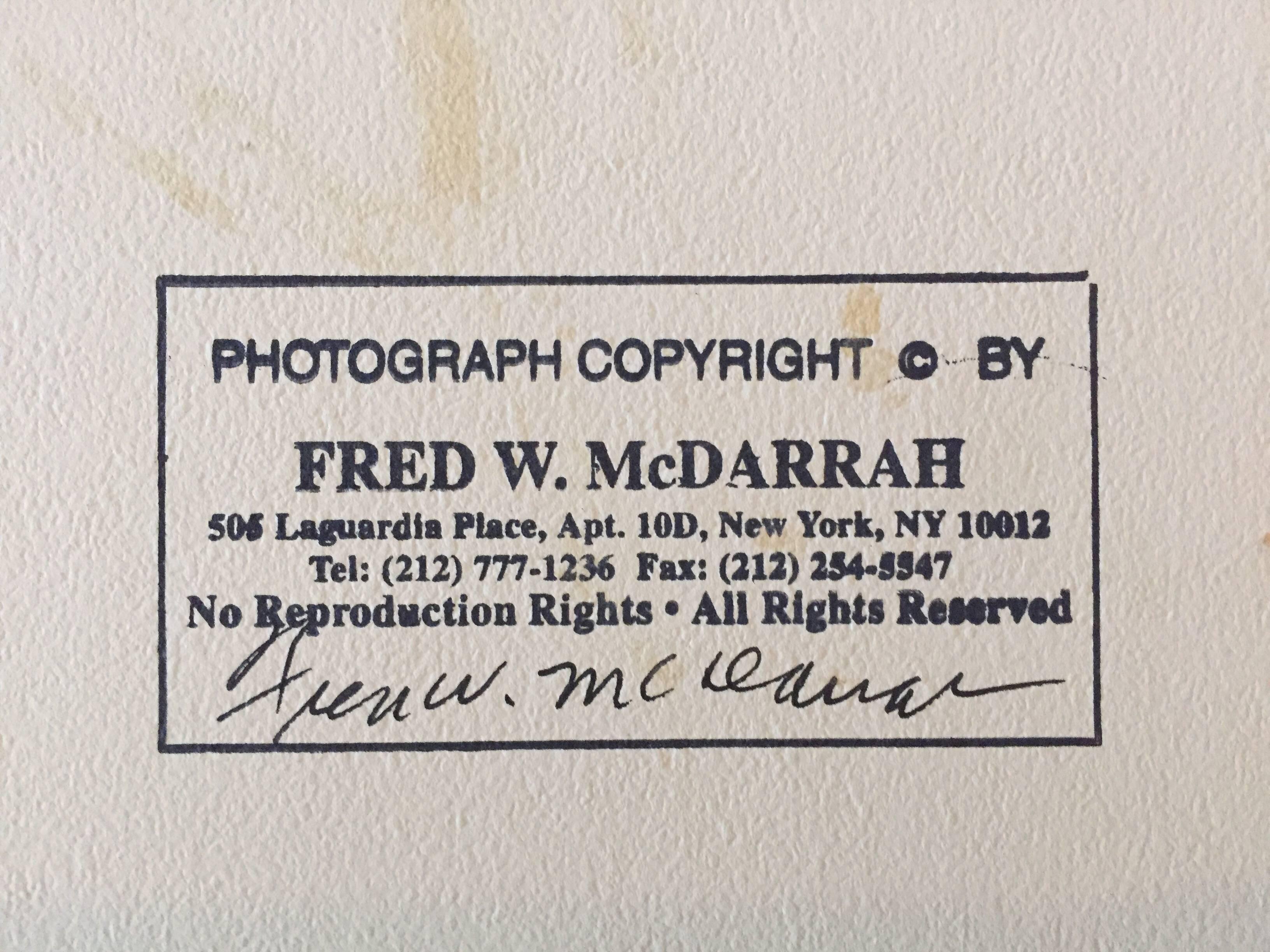 Sostenitori di George McGovern per la presidenza - Black and White Photograph Nero di Fred McDarrah