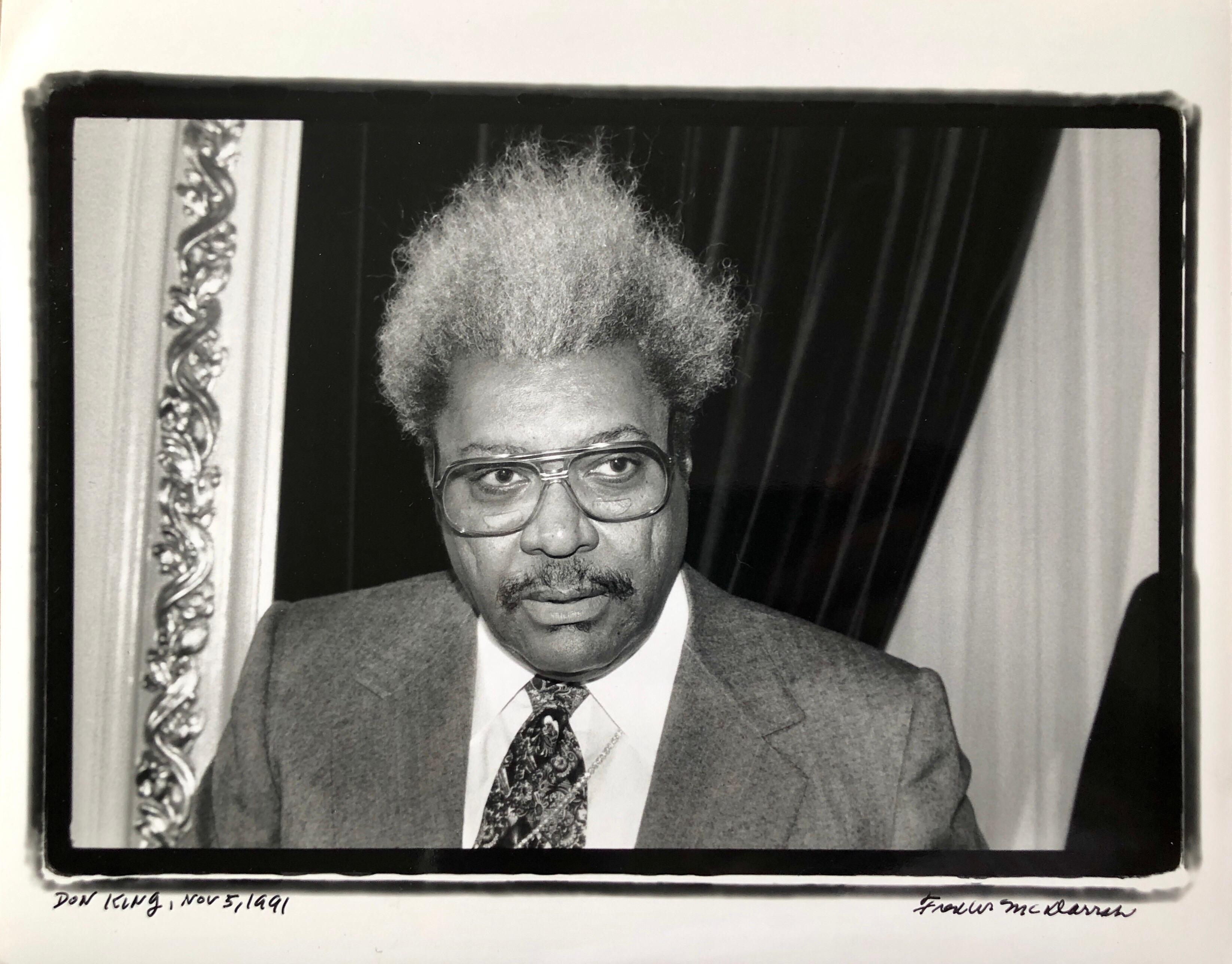 Fred McDarrah Black and White Photograph – Signierte Fotografie, Don King Boxing-Werbe promoteter, Vintage, Silber-Gelatine-Druck