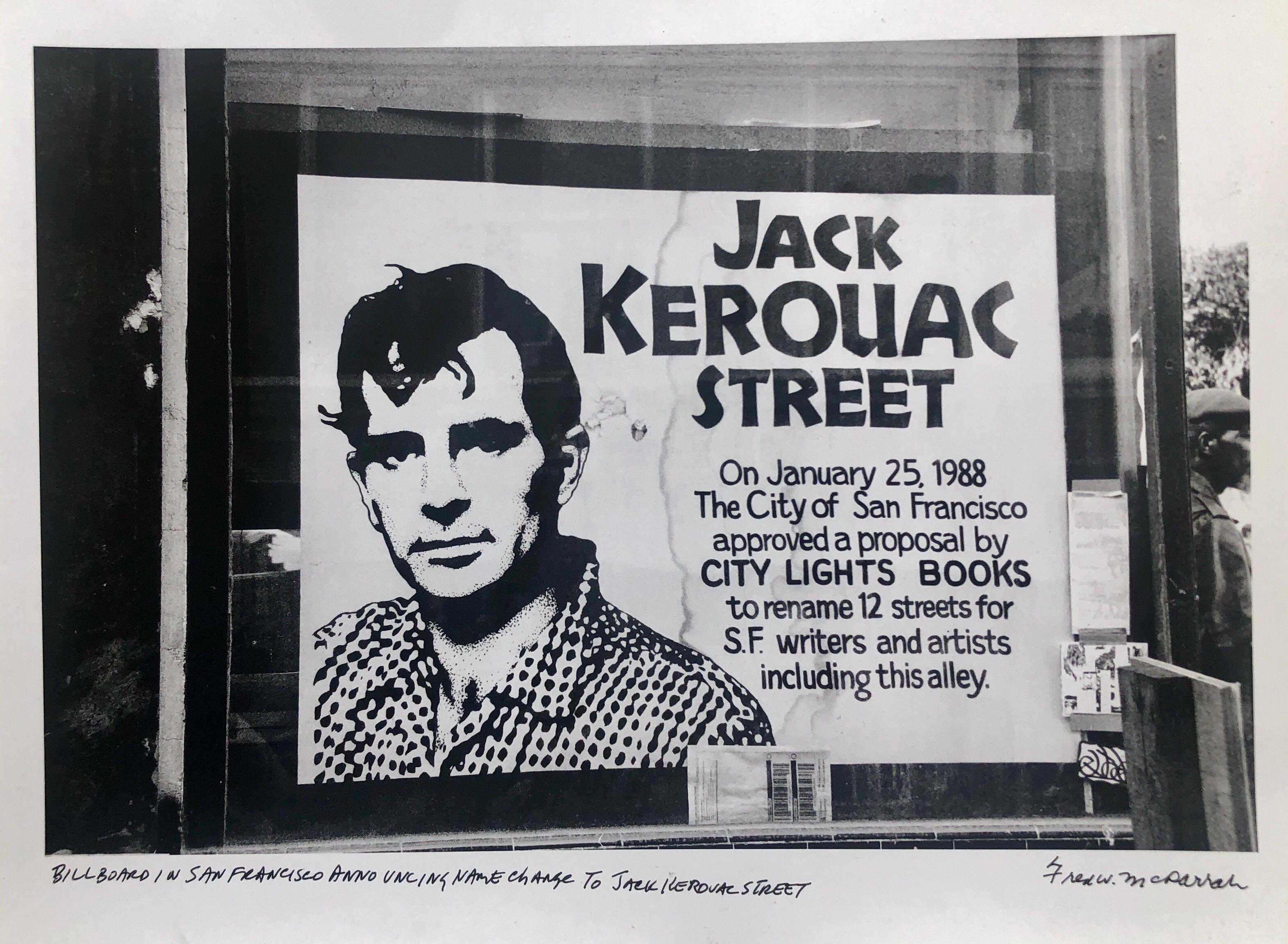Fred McDarrah Black and White Photograph – Vintage-Silber-Gelatine-Druck, signierte Fotografie, Jack Kerouac Street, Schild, signiert