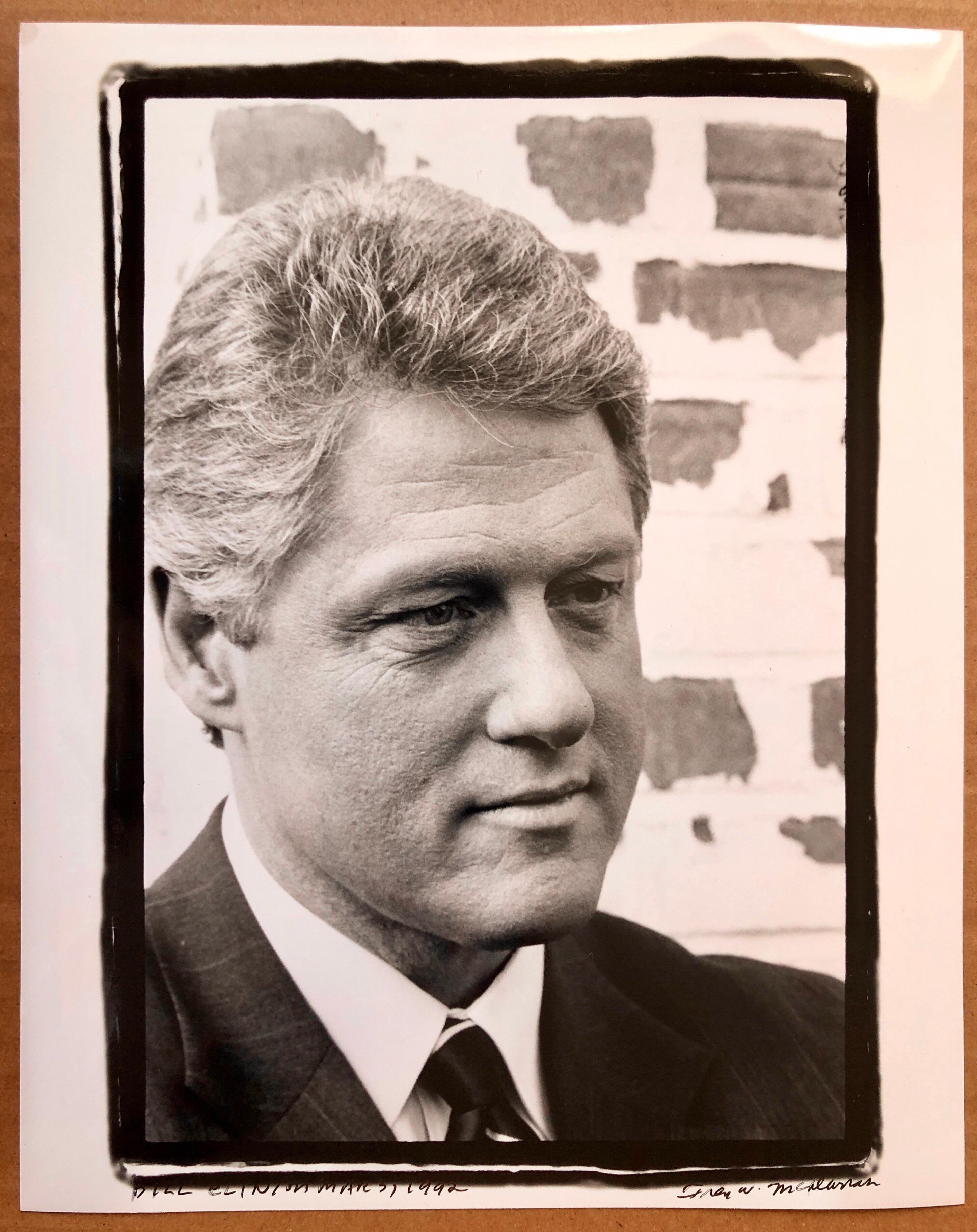 Vintage-Porträt von Präsident Bill Clinton, signiert, Silber-Gelatine-Druck, Vintage – Photograph von Fred McDarrah