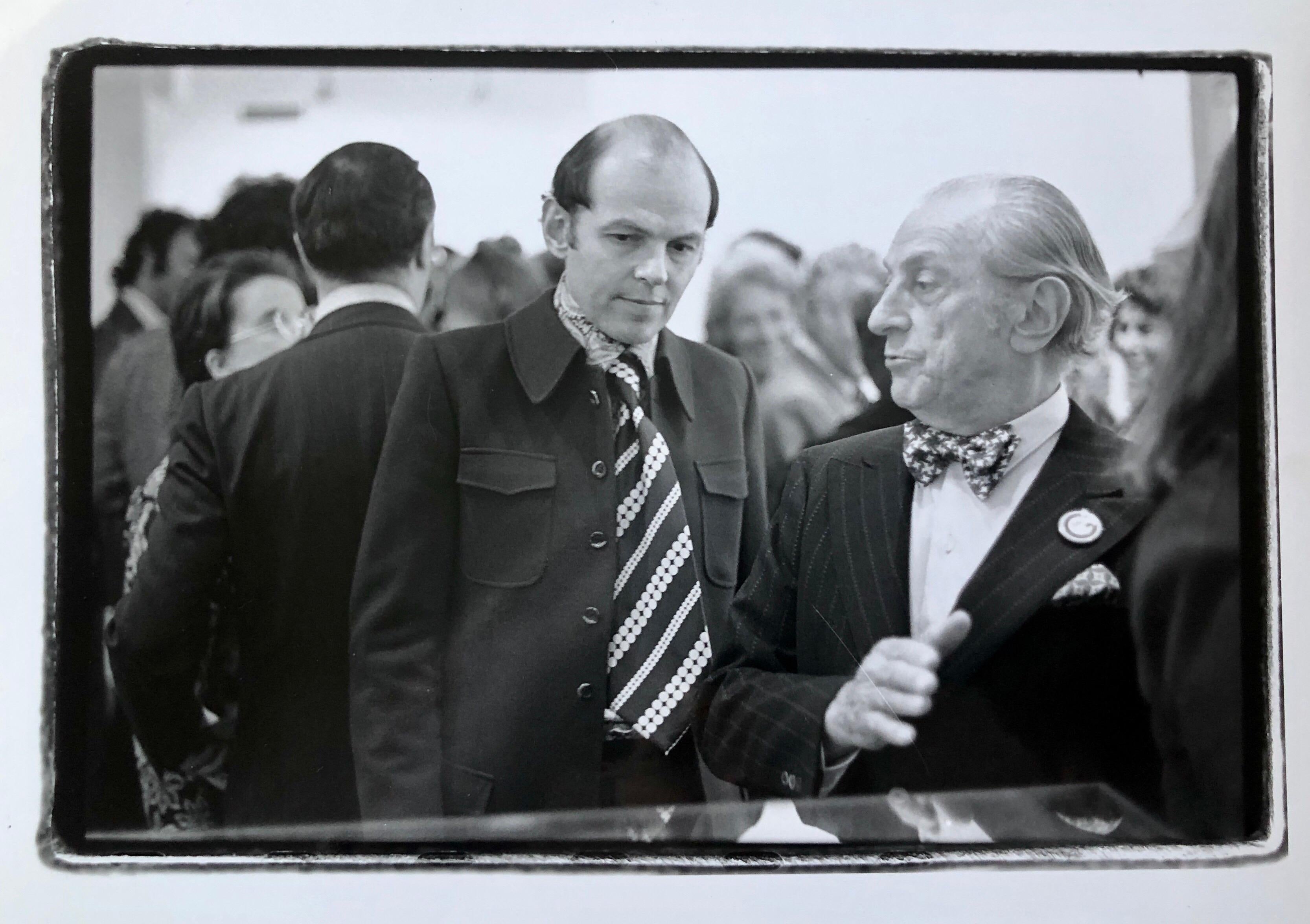 Photographie vintage signée Sidney Janis, Conrad Janis, NYC - Argent Black and White Photograph par Fred McDarrah