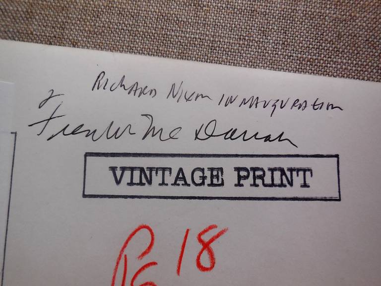 Photgraphe vintage en gélatine argentée signé Richard Nixon - Argent Black and White Photograph par Fred McDarrah