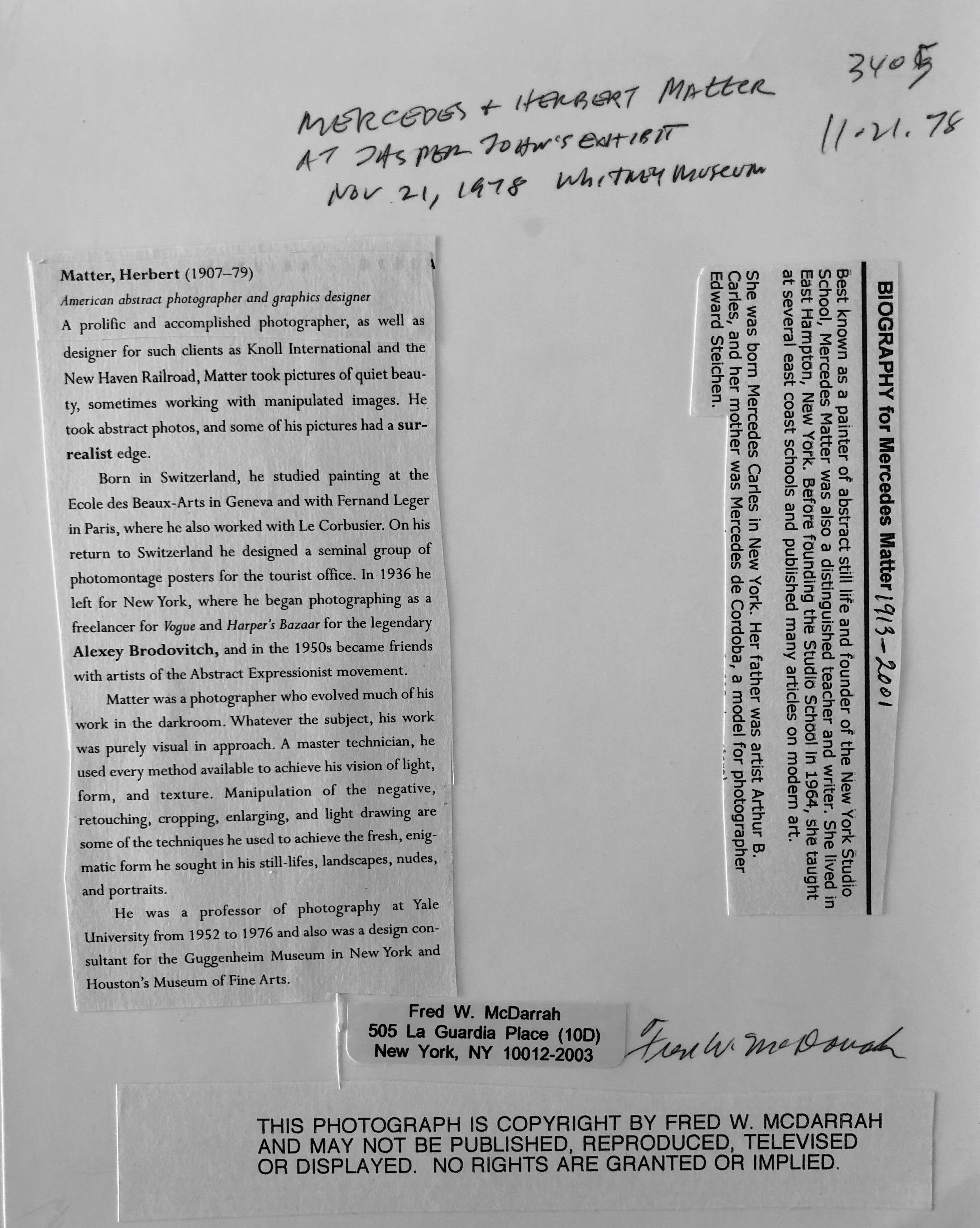 Mercedes und Herbert Matter in der Jasper-Johns-Ausstellung 21. November 1978 Whitney Museum
fotograf Fred McDarrah 

Über einen Zeitraum von 50 Jahren dokumentierte McDarrah den Aufstieg der Beat-Generation, die postmoderne Kunstbewegung der Stadt,