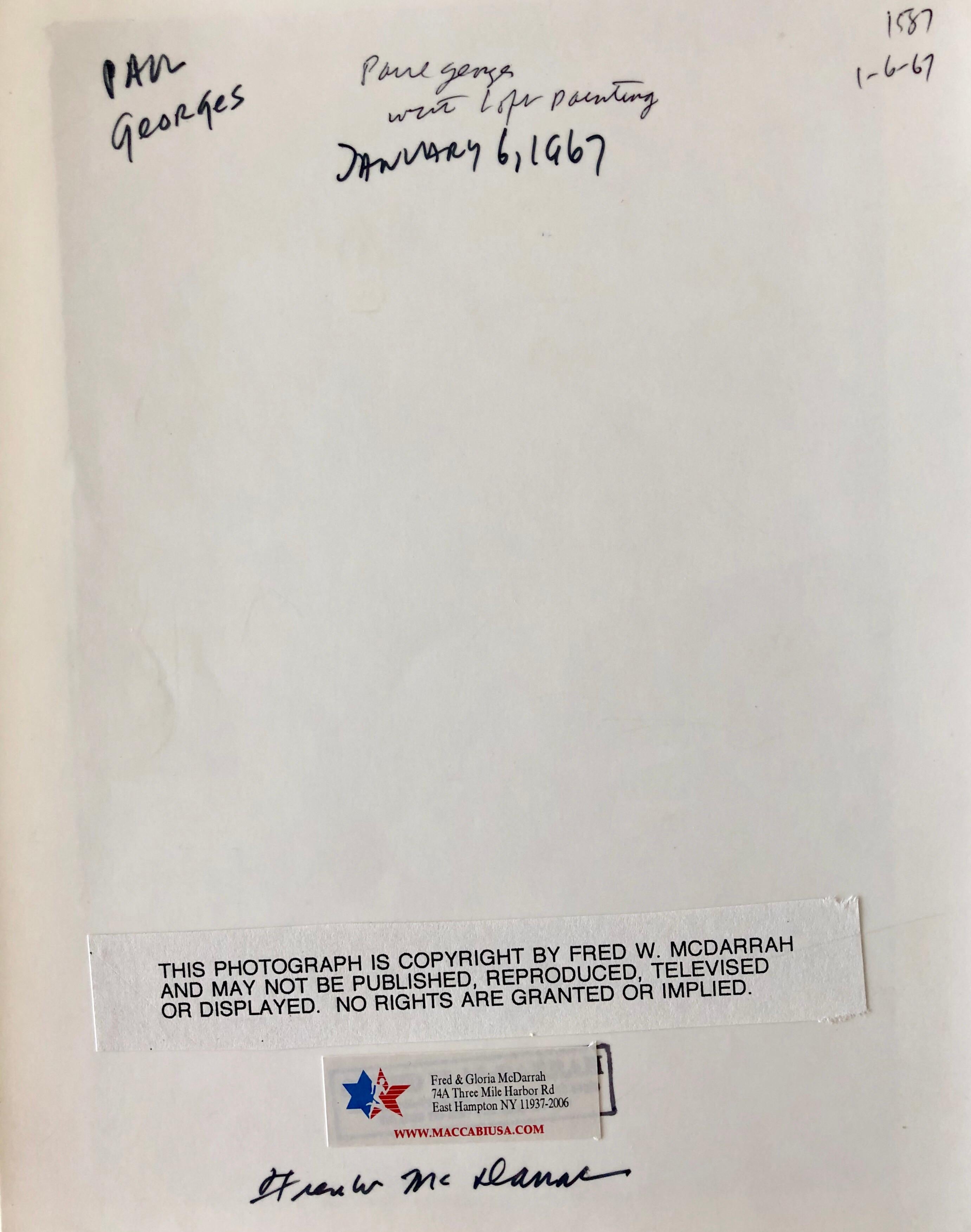 Paul Georges avec la peinture 6 janvier 1967
Le photographe est Fred McDarrah 

Sur une période de 50 ans, McDarrah a documenté l'essor de la Beat Generation, le mouvement artistique postmoderne de la ville, ses acteurs off-off-Broadway, ses