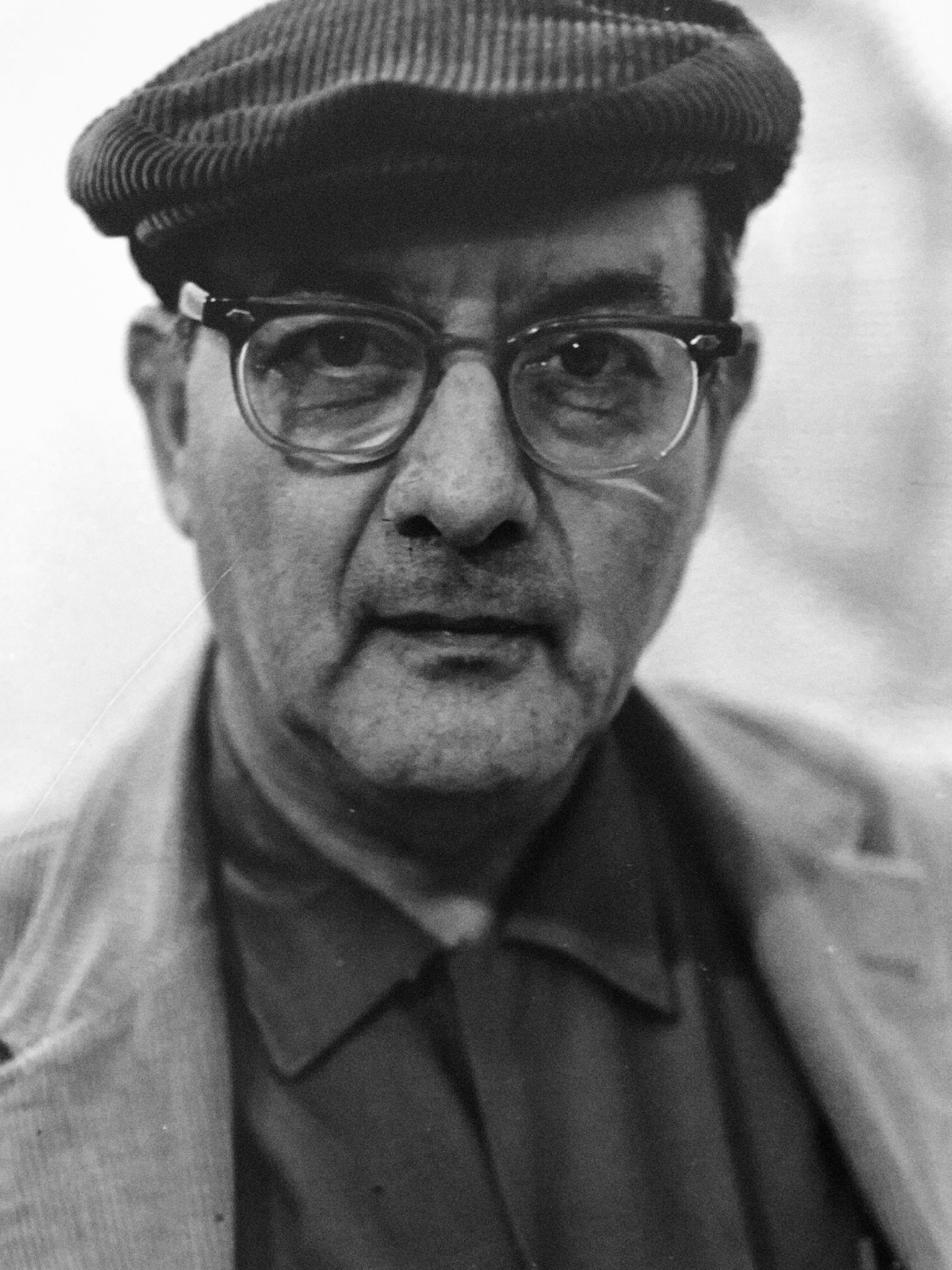 Photographie vintage à la gélatine argentée Lawrence Lipton Photo Beatnik Beat Writer - Noir Black and White Photograph par Fred McDarrah