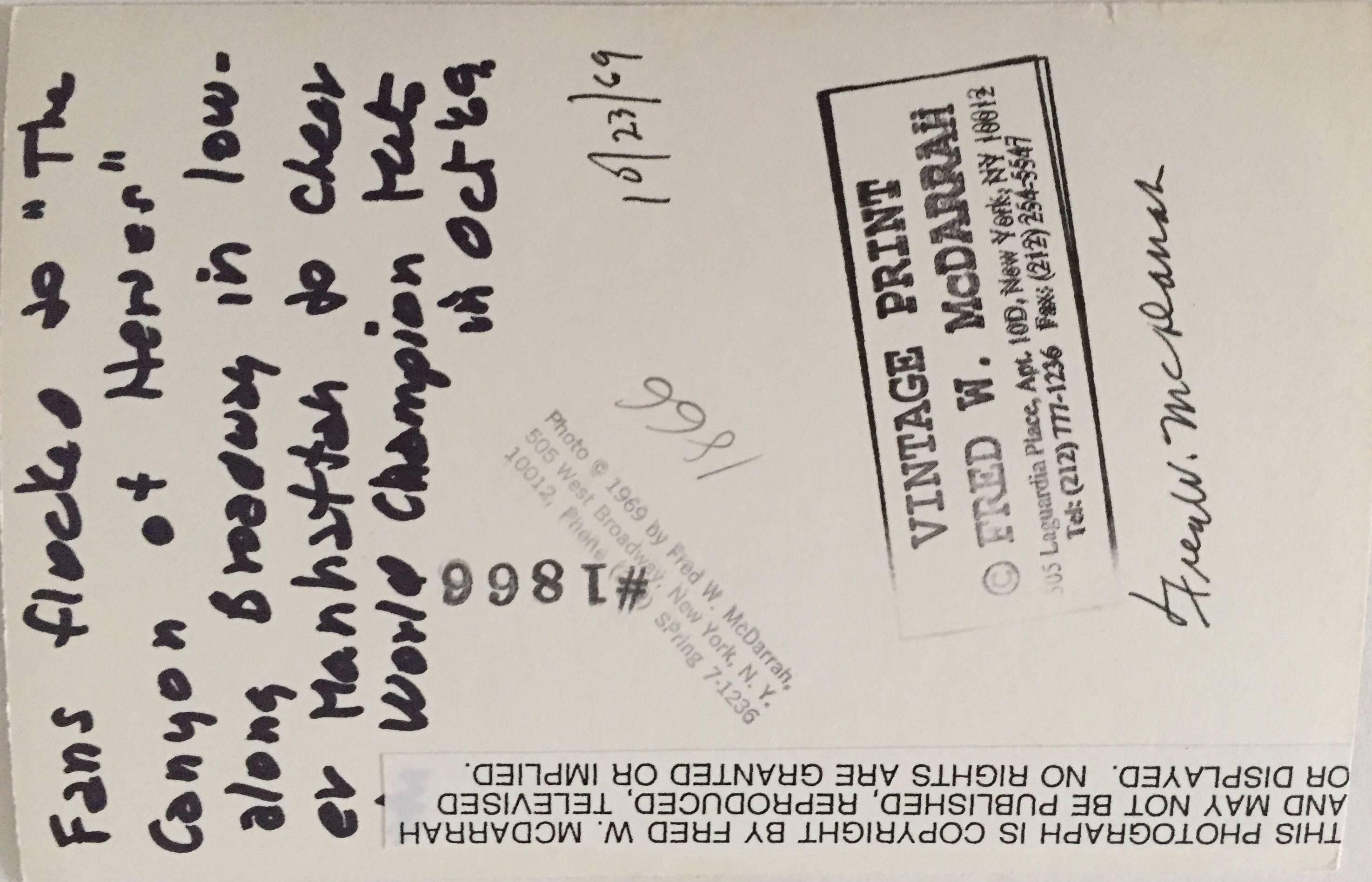 Vintage Silver Gelatin Photograph Manhattan Parade Mets Championship 1969 Photo - Noir Black and White Photograph par Fred McDarrah