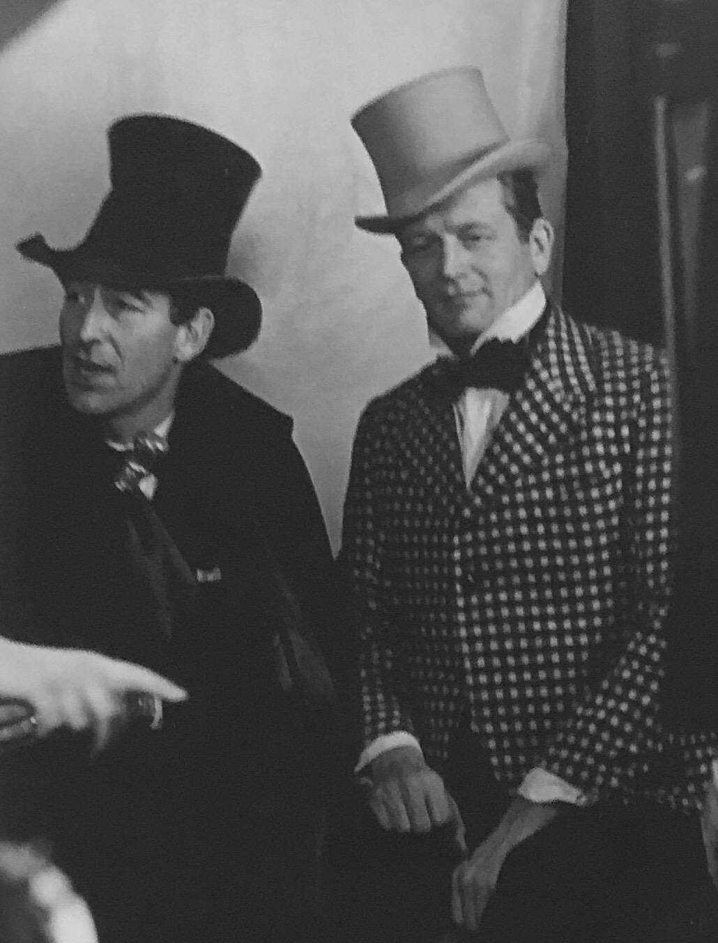 Photographie de costume de soirée vintage Thomas Hoving John Lindsey en gélatine argentée - Noir Black and White Photograph par Fred McDarrah