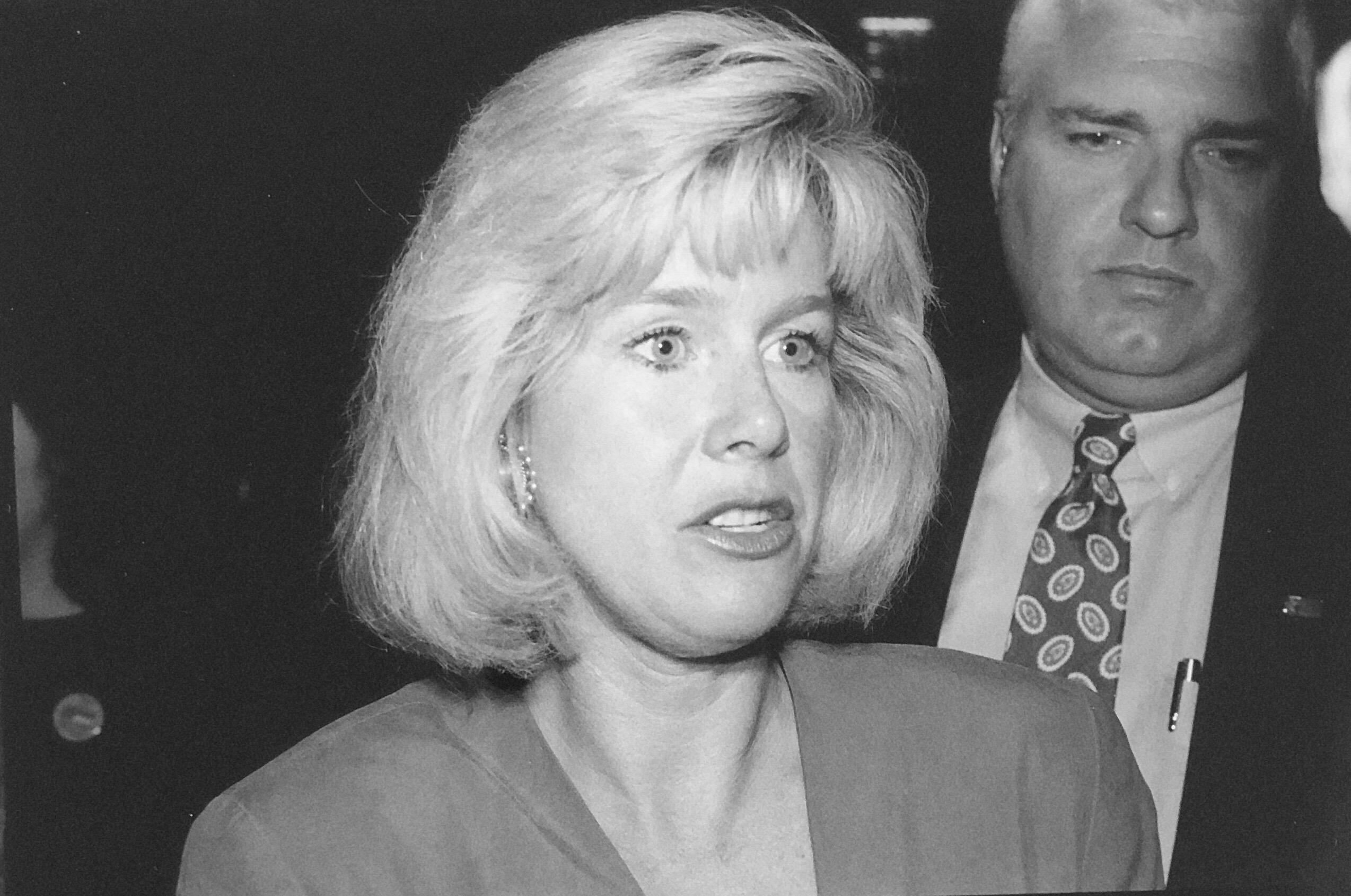 Photographie vintage Tipper Gore, Fundraiser démocratique, 1992 - Argent Black and White Photograph par Fred McDarrah