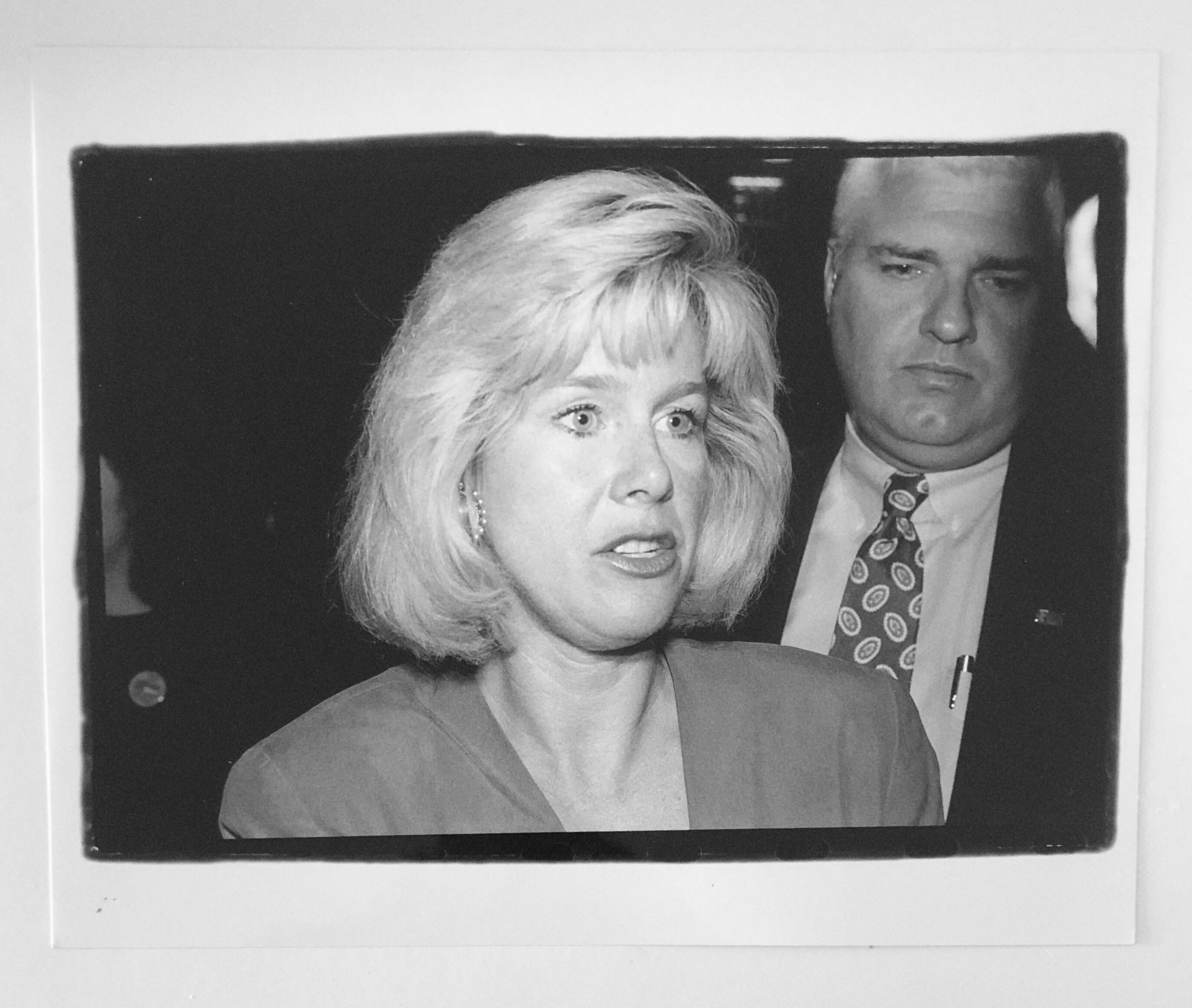 Tipper Gore bei der Spendenaktion der Demokraten 10/1/1992
Fotograf ist Fred McDarrah
Über einen Zeitraum von 50 Jahren dokumentierte McDarrah den Aufstieg der Beat-Generation, die postmoderne Kunstbewegung der Stadt, ihre