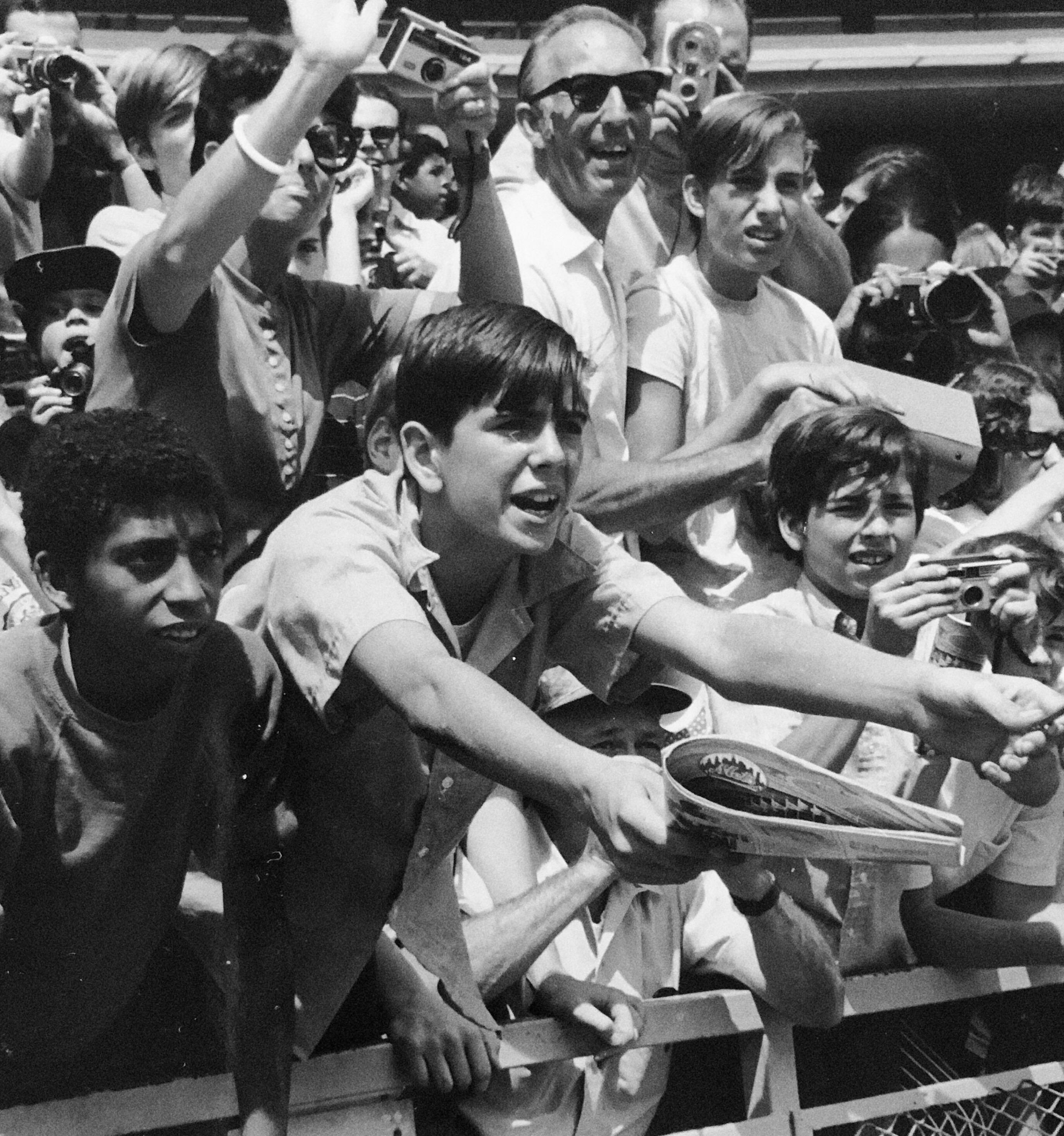 Vintage Photo Mets Baseball Sports Photograph Americana - Noir Figurative Photograph par Fred McDarrah