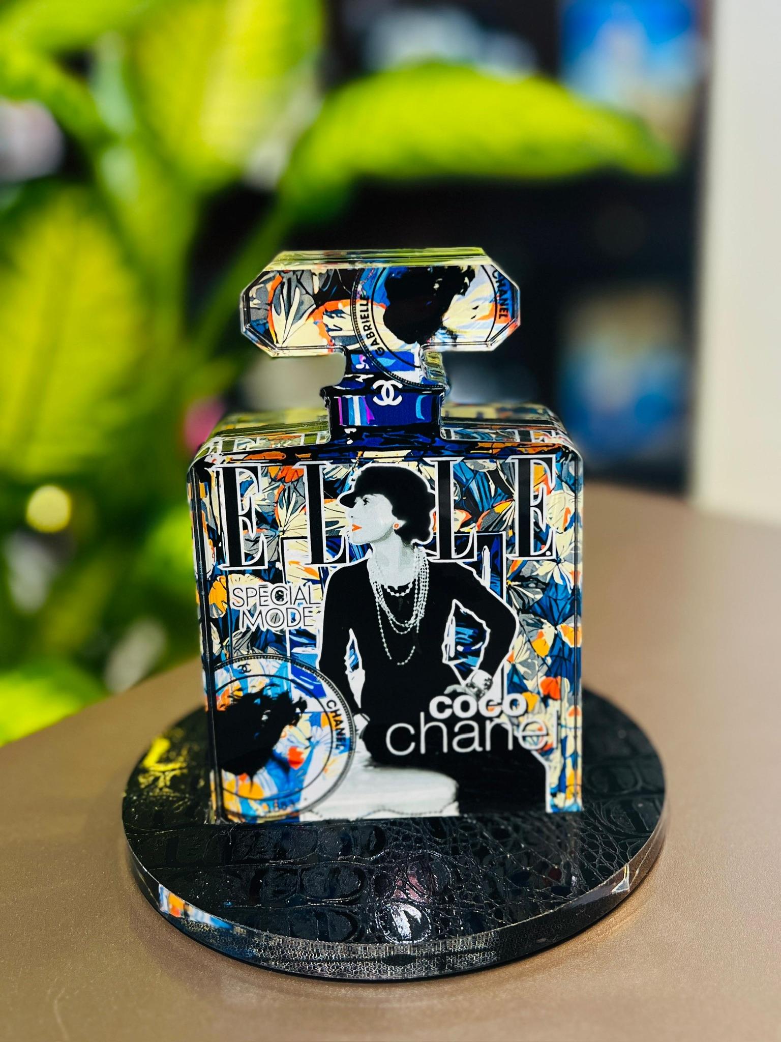 Figurative Sculpture de fred meurice - Frasco de perfume homenaje a Coco Chanel, pequeño
