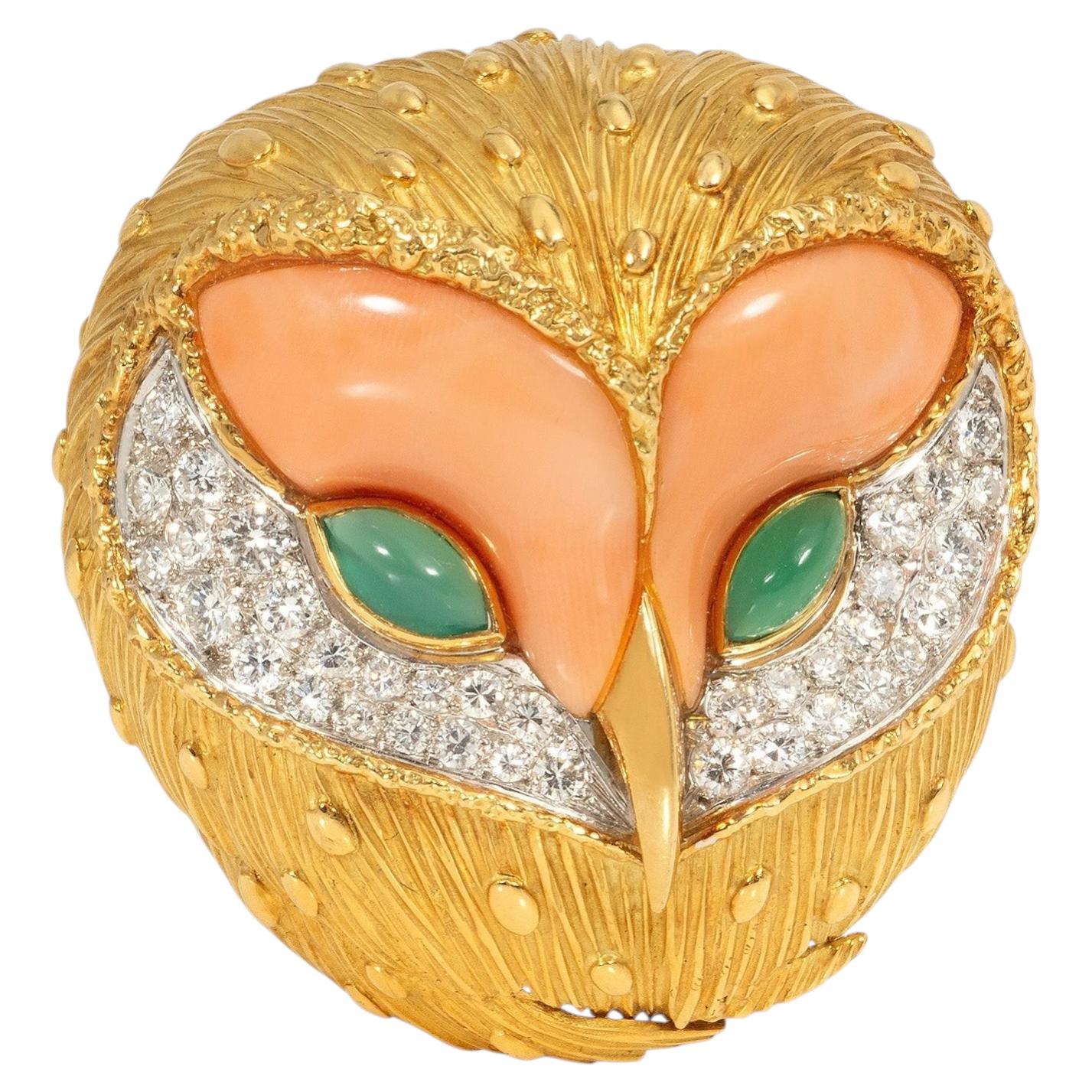 Broche francés de mediados de siglo con forma de búho y varias gemas, de Fred en venta