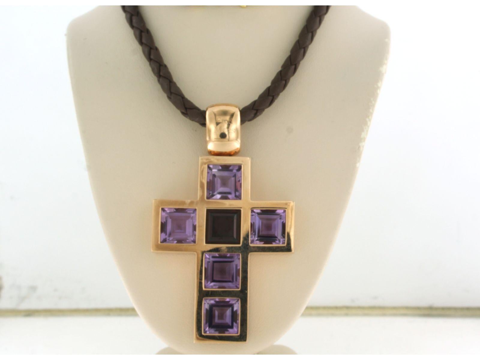 18 kt yellow gold lock on a braided brown leather necklace with a gold pendant by FRED MOES with amethyst and garnet - 45 cm long

Detailed description:

The necklace is 45 cm long and 3.7 mm wide

The pendant is 6.8 cm high and 4.0 cm wide, pendant