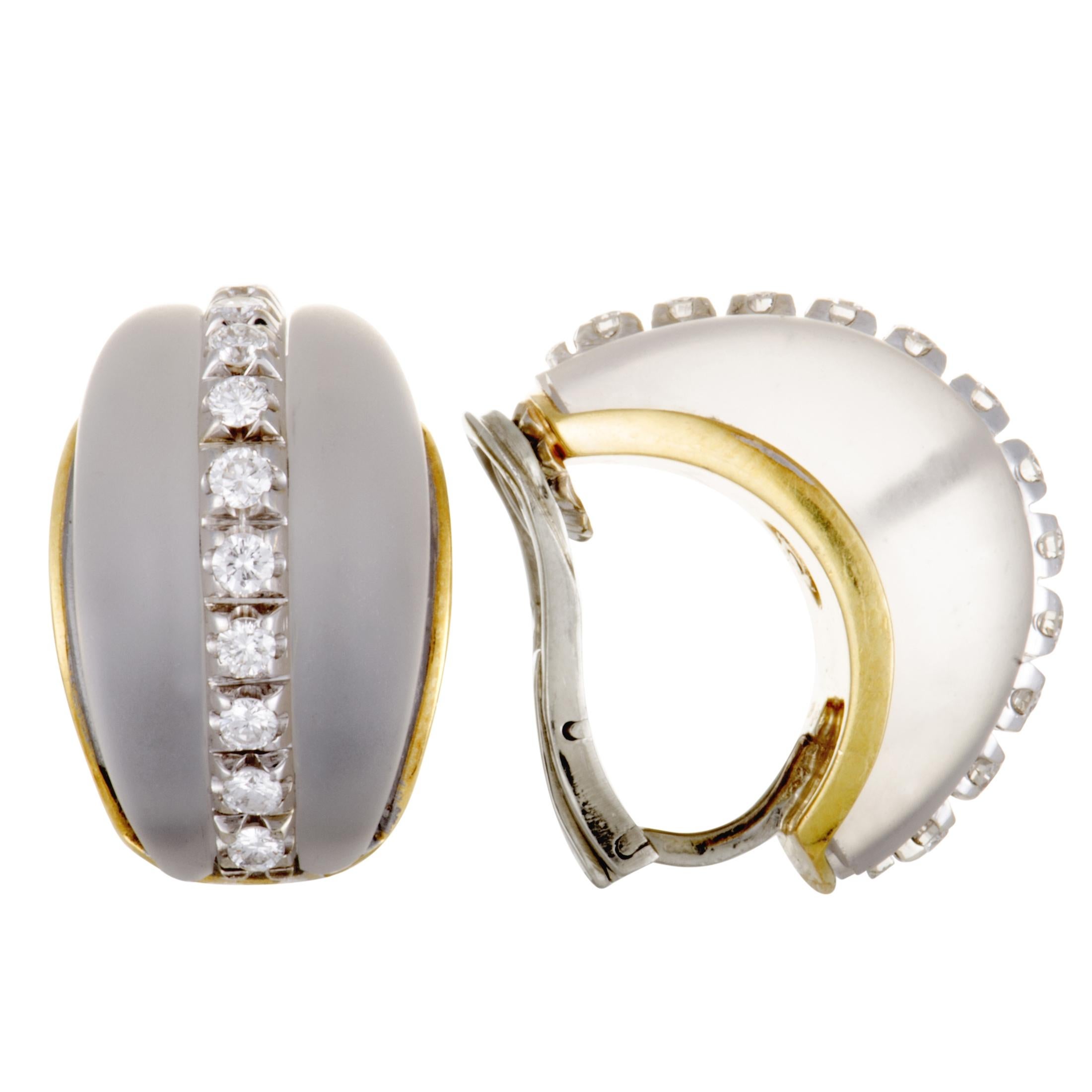 These fabulous Fred of Paris earrings will accentuate your style in an incredibly attractive manner thanks to the imaginative design and eye-catching décor. Made of 18K yellow and 18K white gold, the earrings are set with crystals and with 1.00