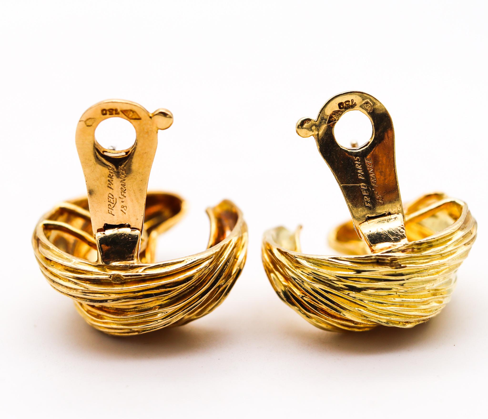 Modernist Fred of Paris 1960 Flames Curved Clips Earrings in Textured 18Kt Yellow Gold