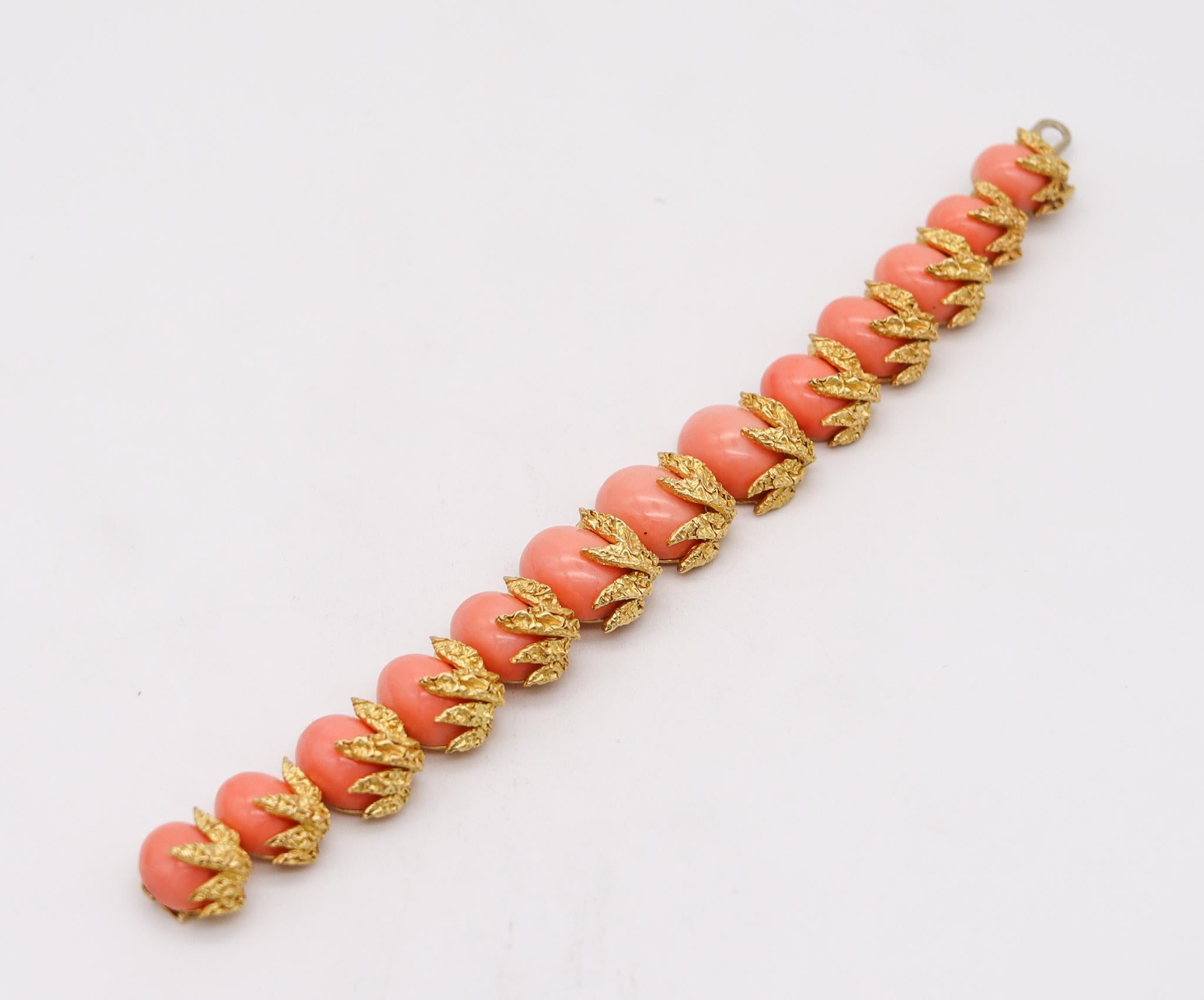 Modernist Fred of Paris 1970 Bracelet in Textured 18kt Yellow Gold with Graduated Corals For Sale