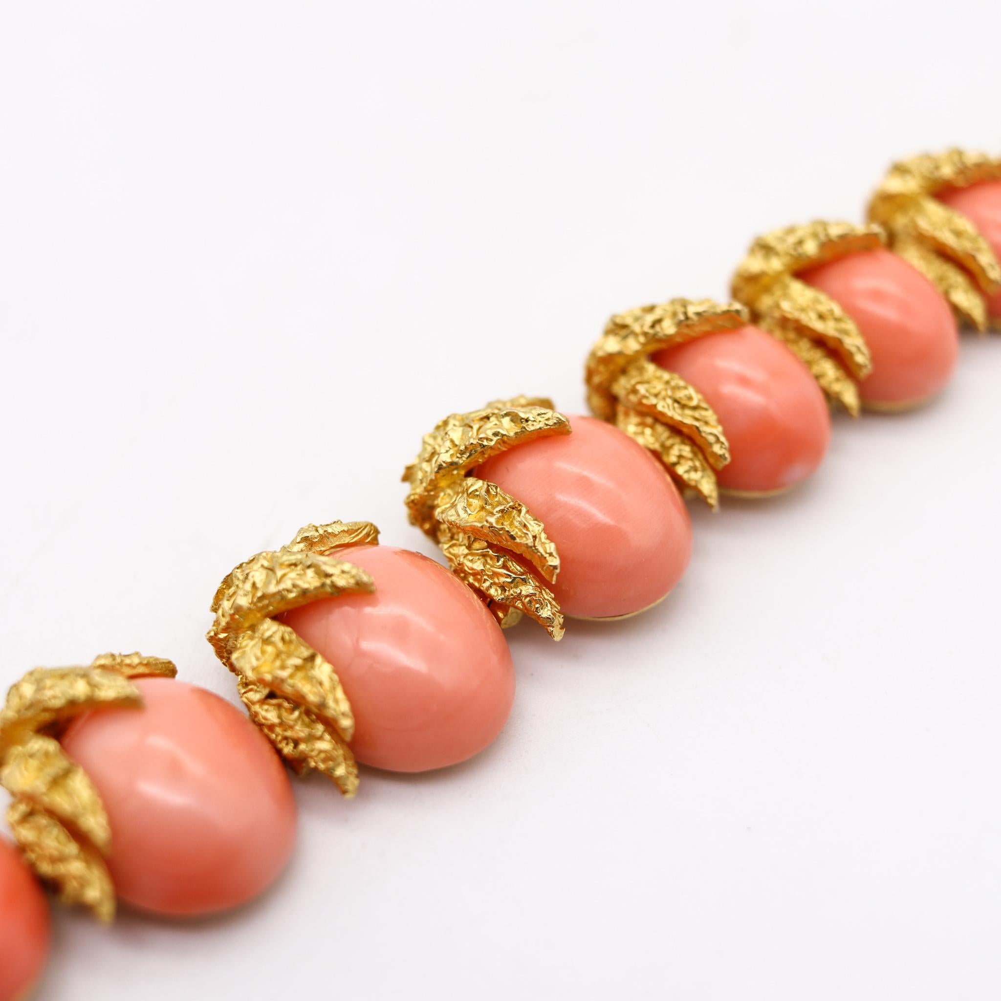 Women's Fred of Paris 1970 Bracelet in Textured 18kt Yellow Gold with Graduated Corals For Sale
