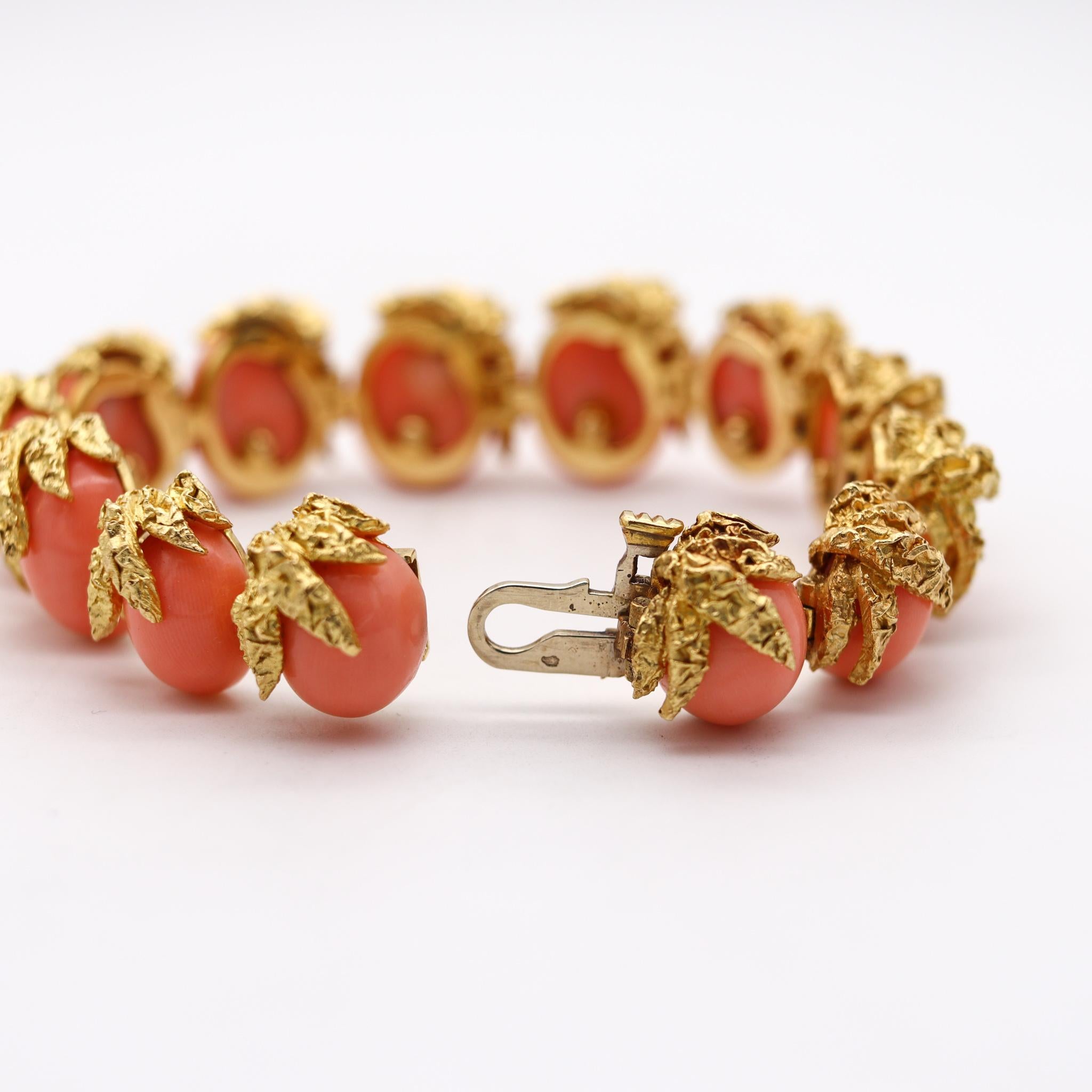 Fred of Paris 1970 Bracelet in Textured 18kt Yellow Gold with Graduated Corals For Sale 1
