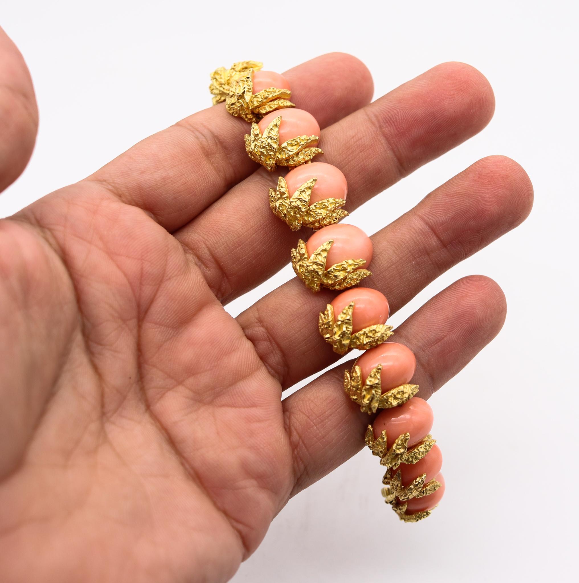 Fred of Paris 1970 Bracelet in Textured 18kt Yellow Gold with Graduated Corals For Sale 2