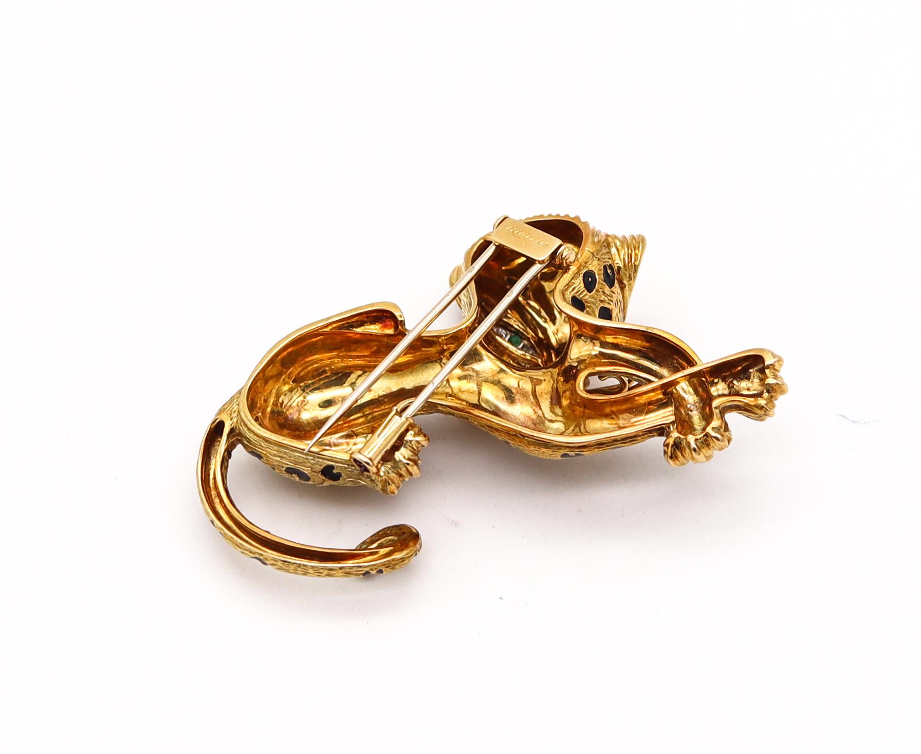 Modernist Fred of Paris 1970 Enamel Sauvage Cat Brooch 18k Gold with Diamonds & Emeralds For Sale