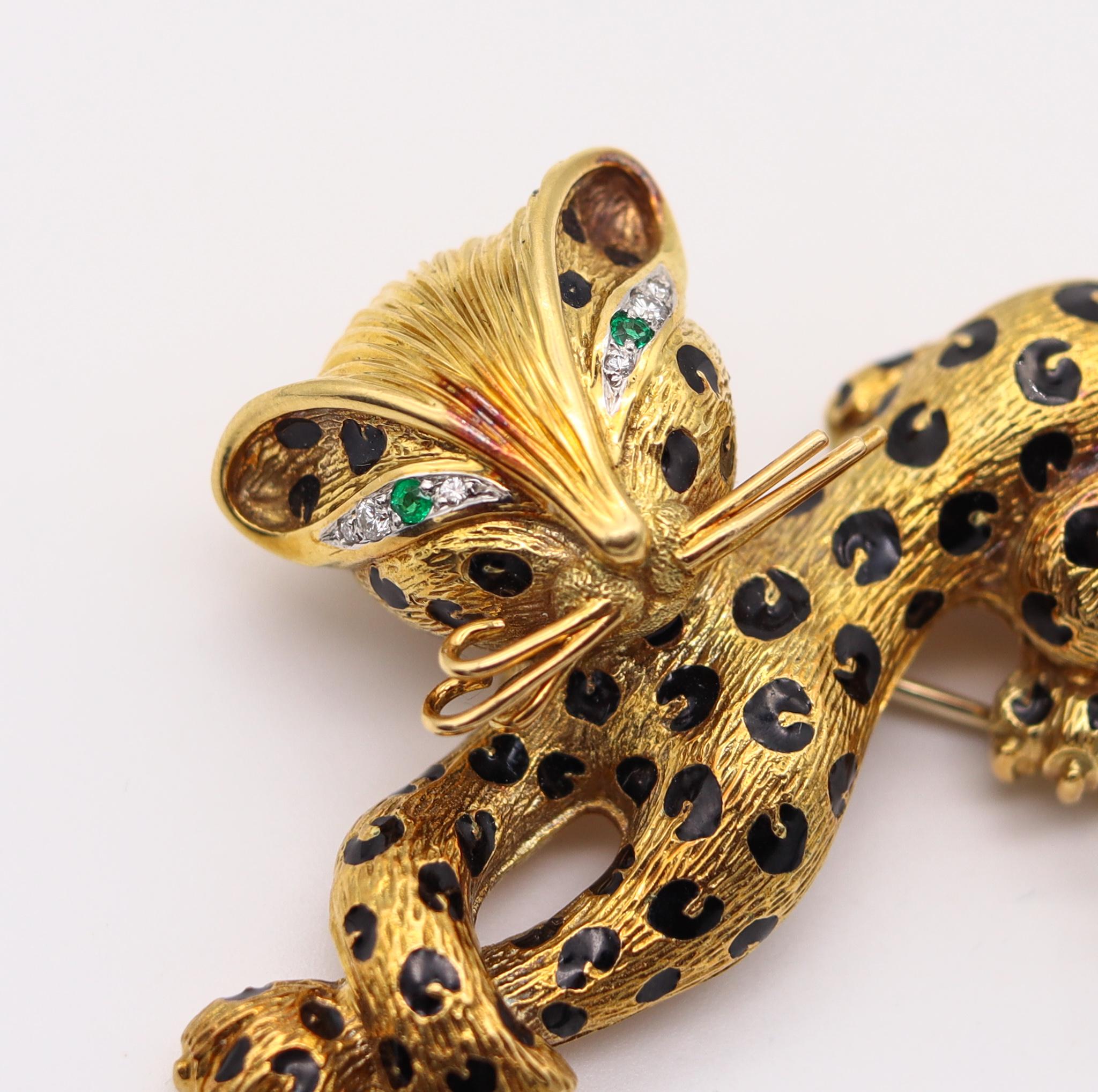 Women's or Men's Fred of Paris 1970 Enamel Sauvage Cat Brooch 18k Gold with Diamonds & Emeralds For Sale