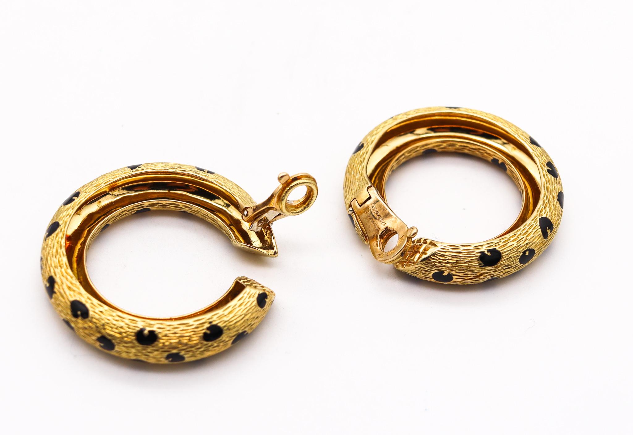 Fred of Paris 1970 Enamelled Panther Clips on Earrings in 18Kt Yellow Gold In Excellent Condition In Miami, FL