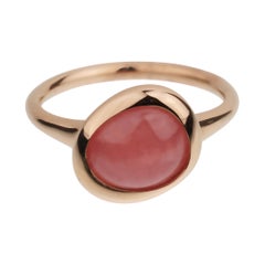 Fred of Paris Anello da cocktail in oro rosa con quarzo rosa cabochon da 3 carati