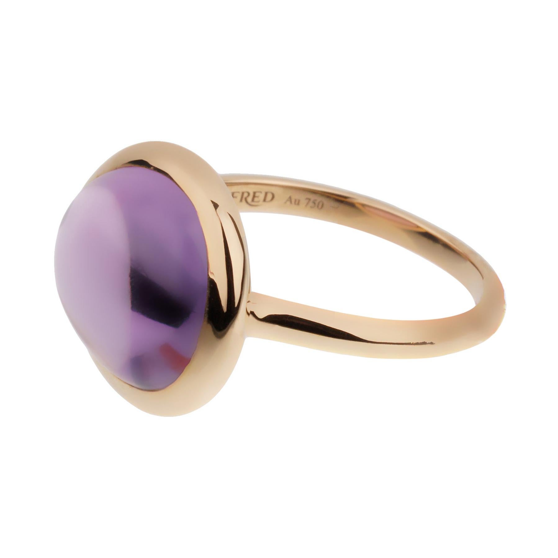 A chic Fred of Paris rose gold cocktail ring showcasing a 7ct cabochon Amethyst set in 18k gold. The ring measures a size 6 3 /4 and can be resized if needed.